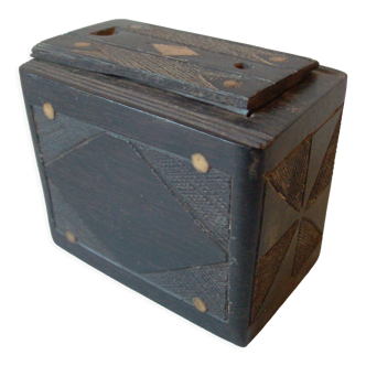 Boîte coffret en bois d'ébène sculpté incrustations ancien art populaire