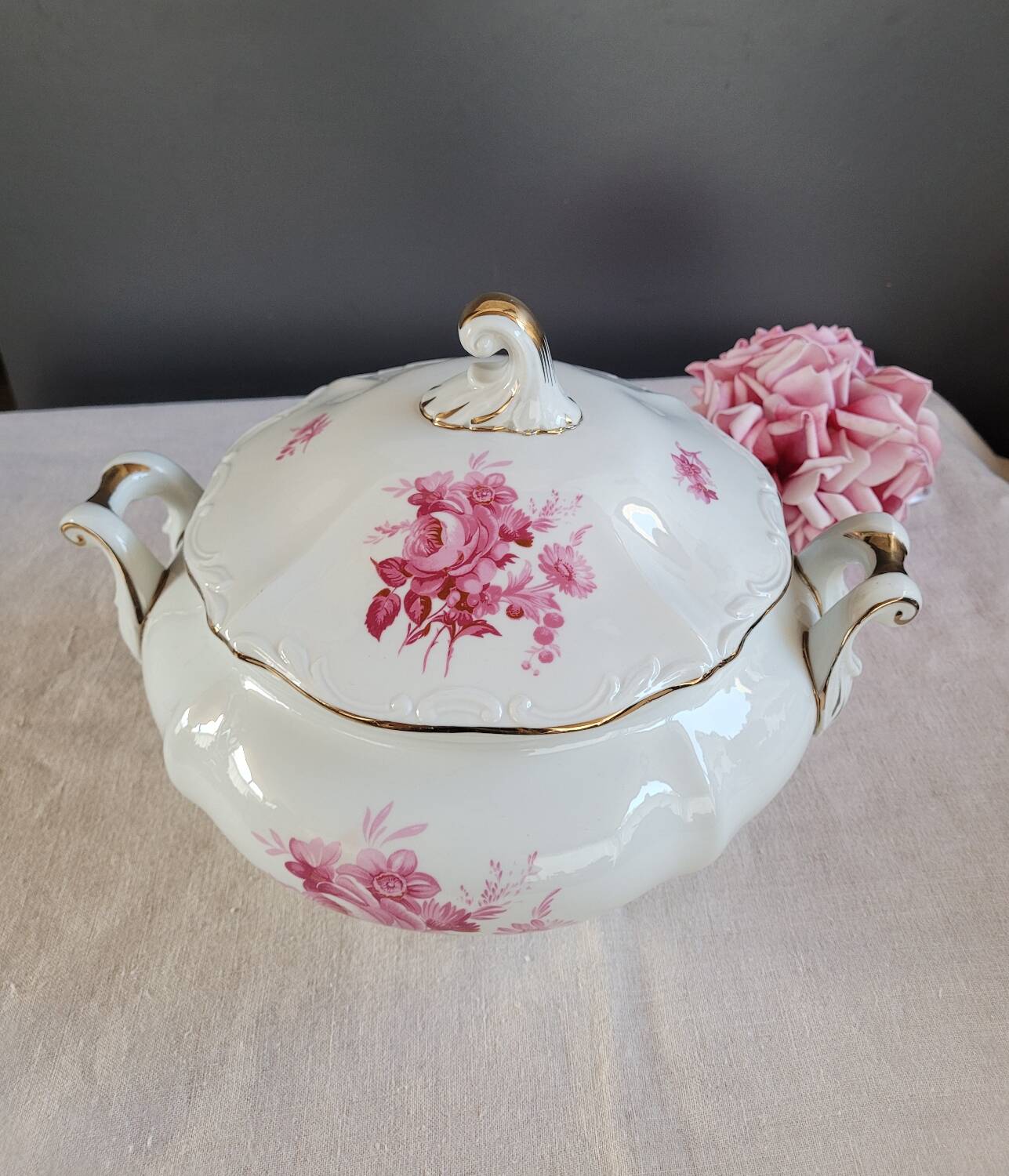 Soup tureen, gravy boat and serving dishes