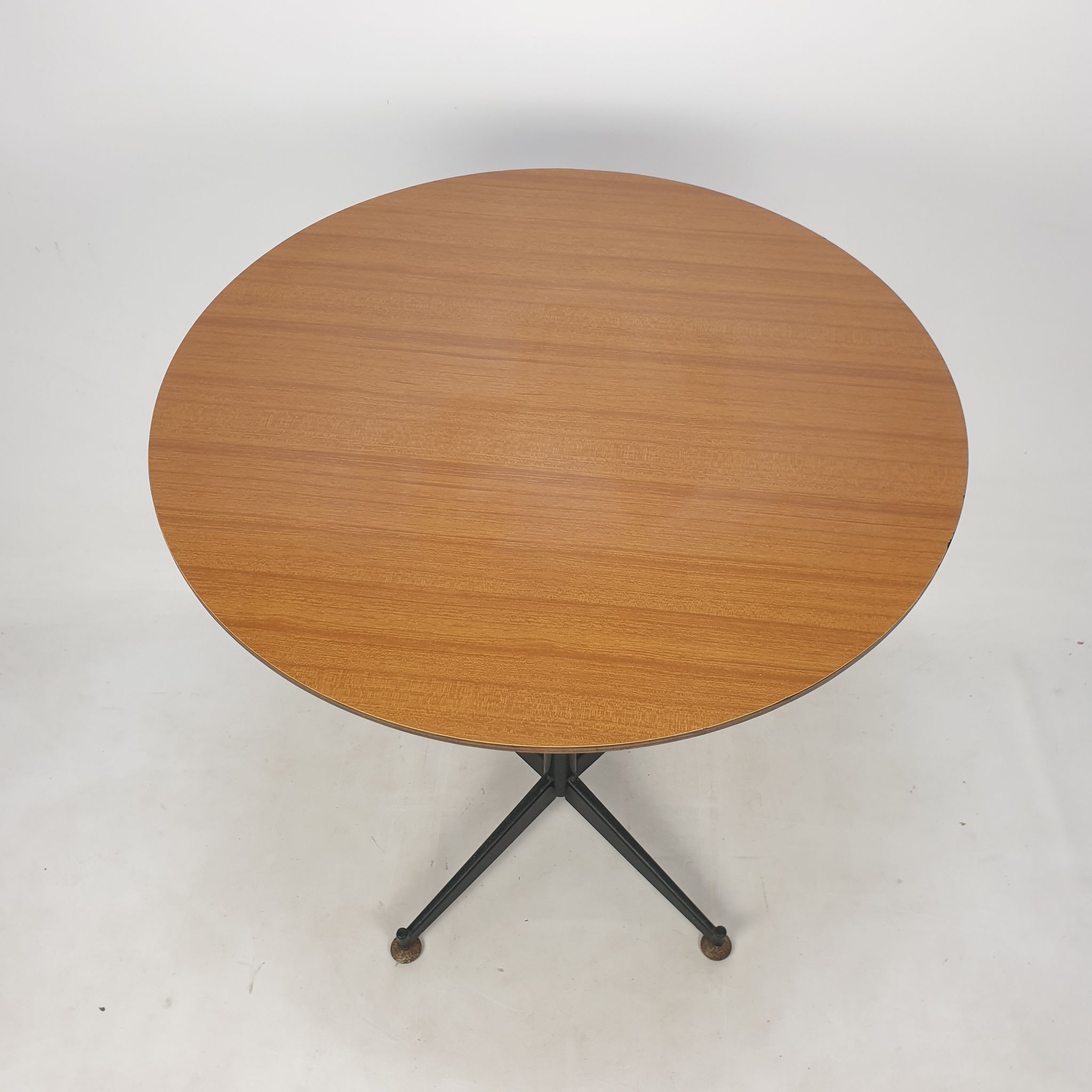 Table à manger ou d’appoint italienne années 1960