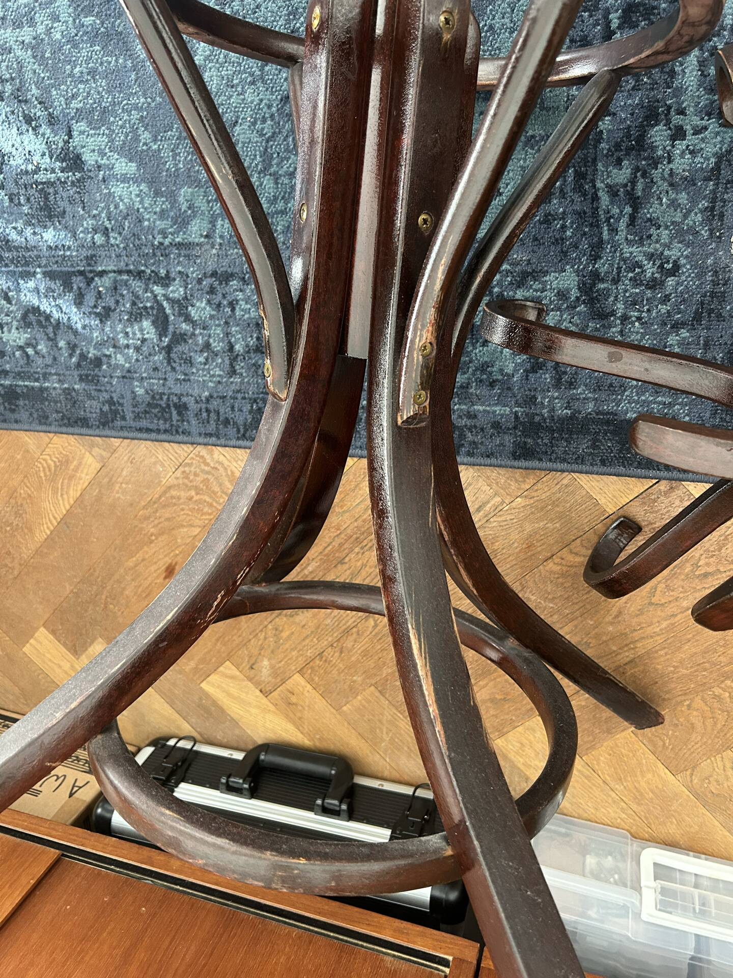 Baumann coat rack, swivelling parrot design from the 60s/70s in wood.