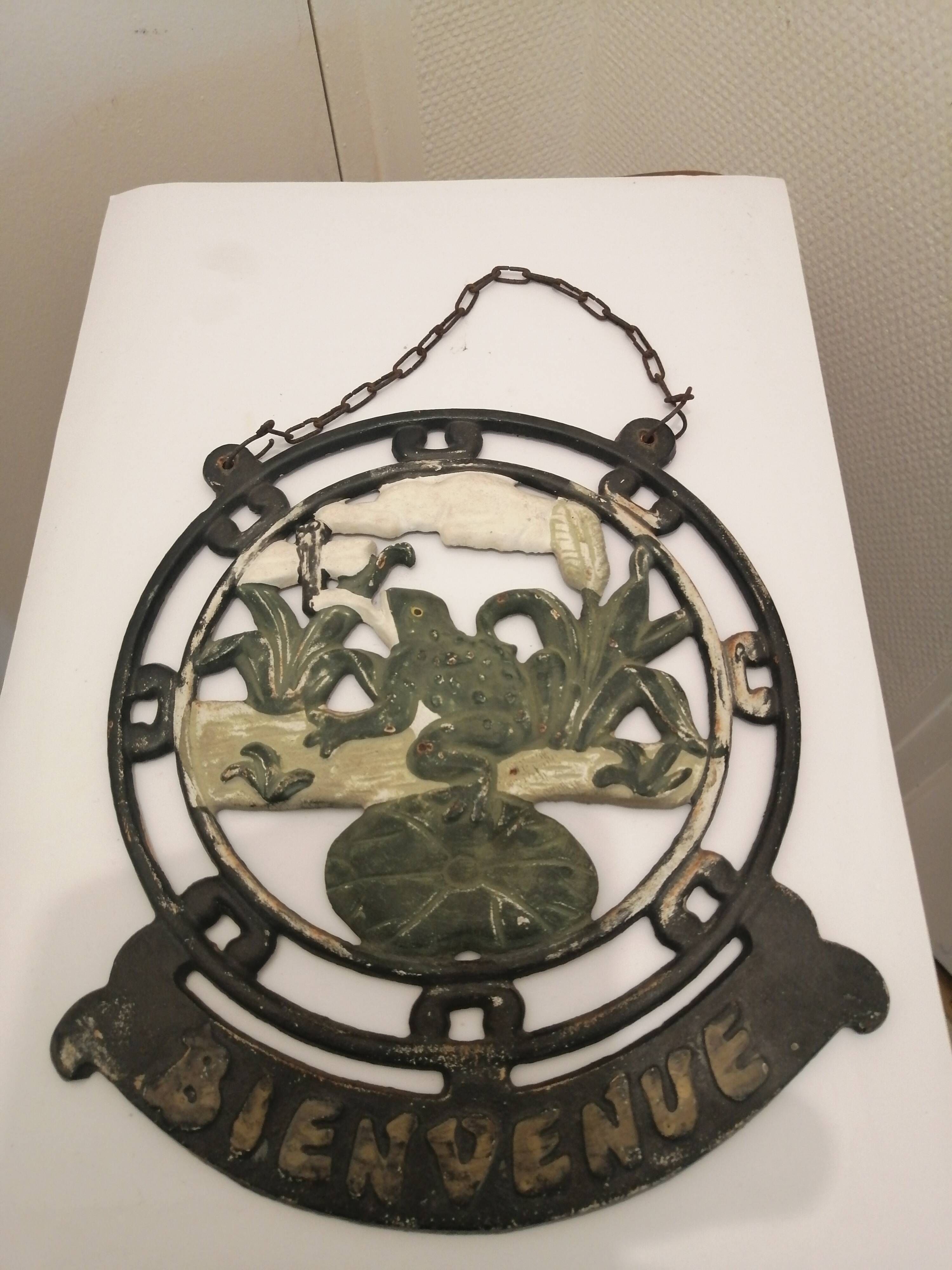 Cast iron plate to hang welcome
