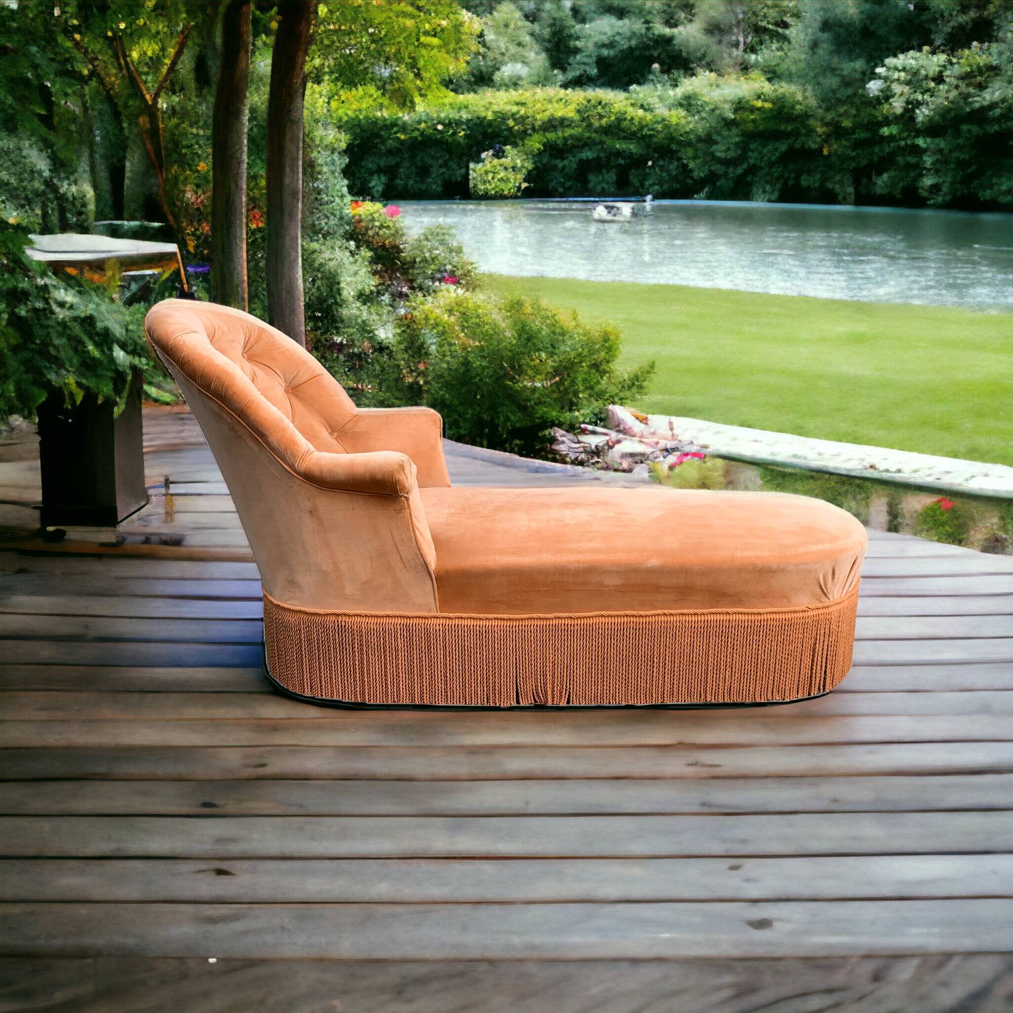Napoleon III toad daybed in padded velvet 1950