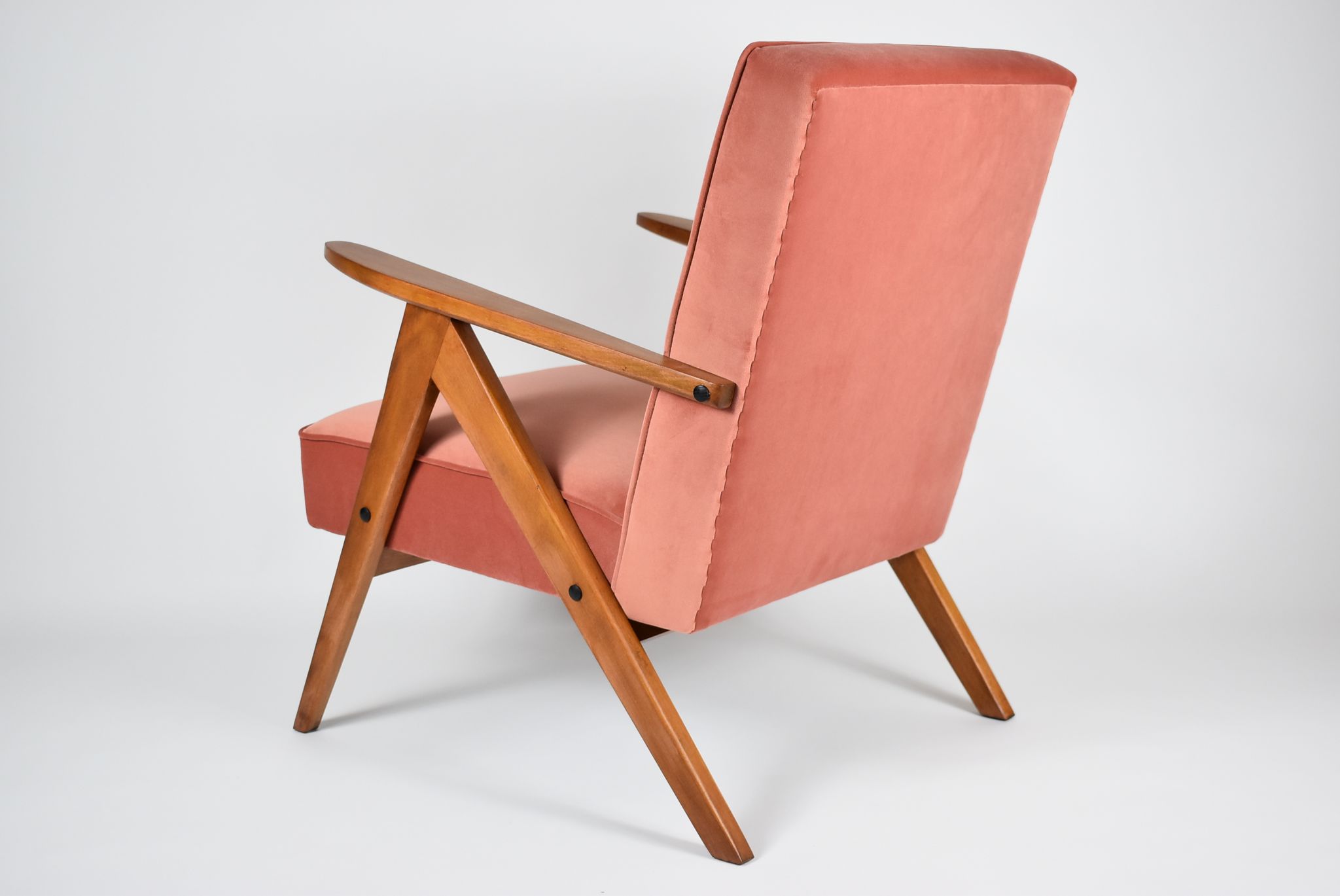 Vintage velvet armchair model Var 1960s fully restored, pink fabric, teak