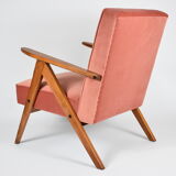 Modèle fauteuil en velours vintage Var années 1960 entièrement restauré, tissu rose, teck