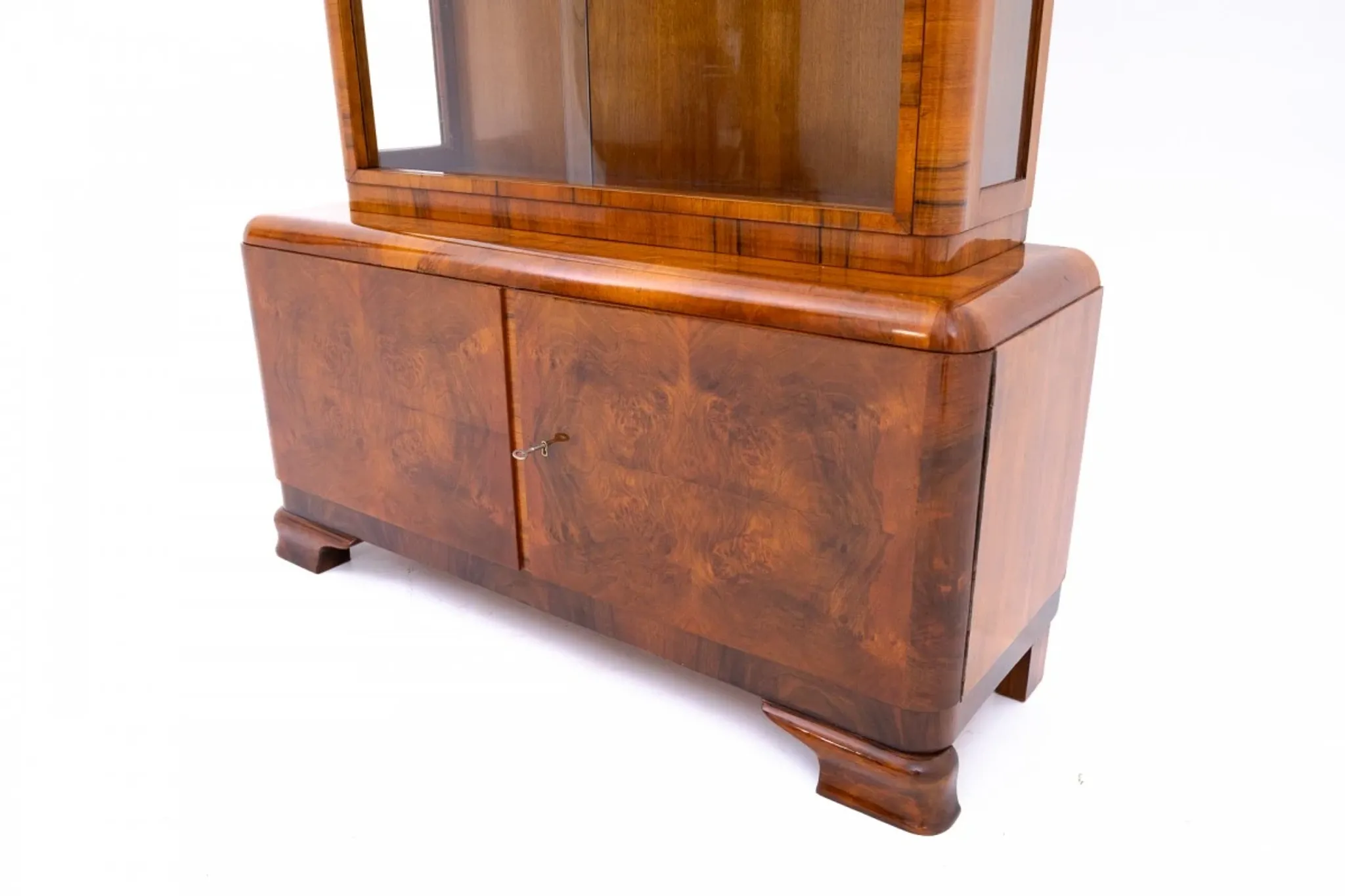 Polish Art Deco display cabinet, circa 1930.