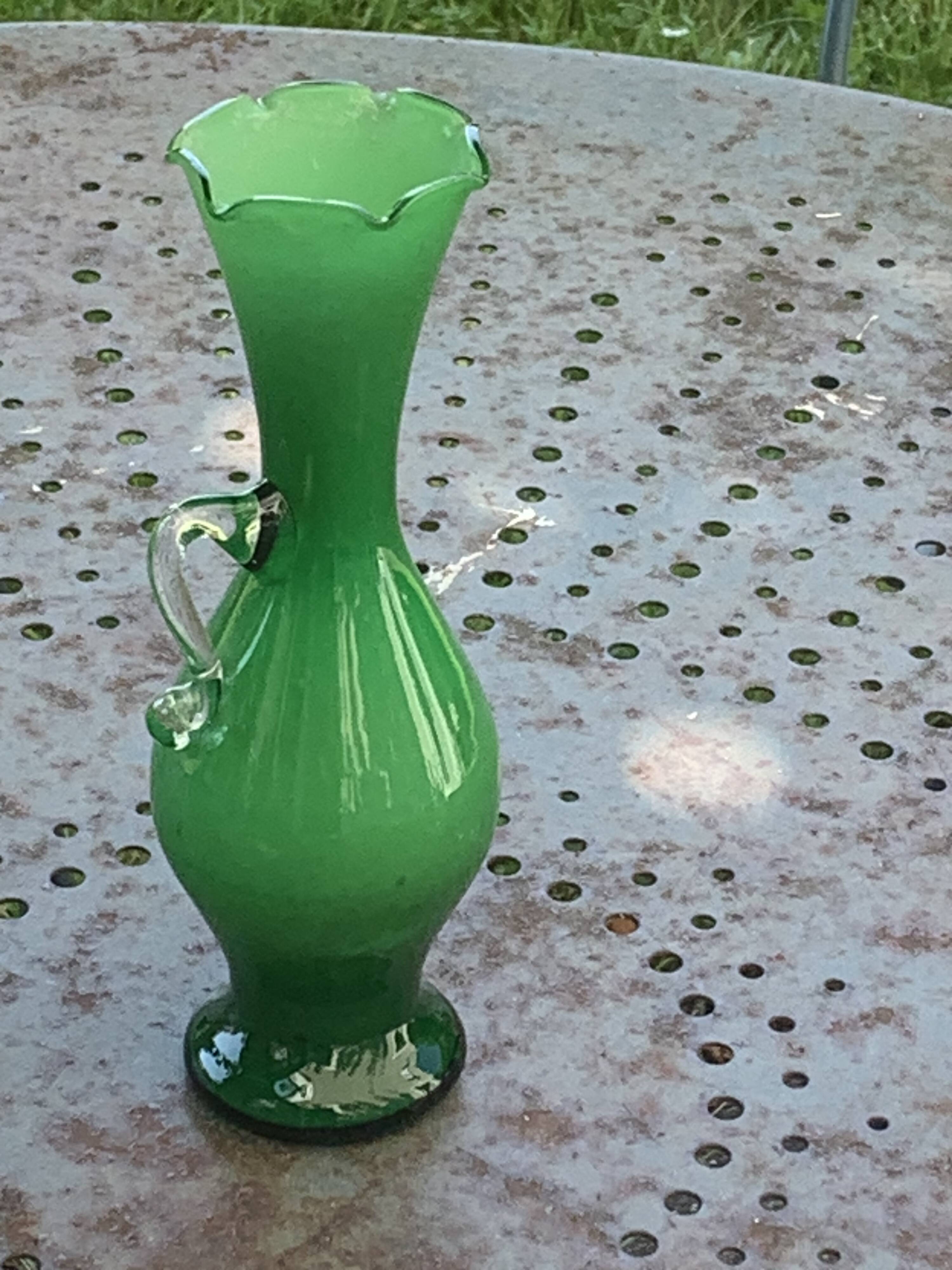 Vase in green opaline and vintage blown glass