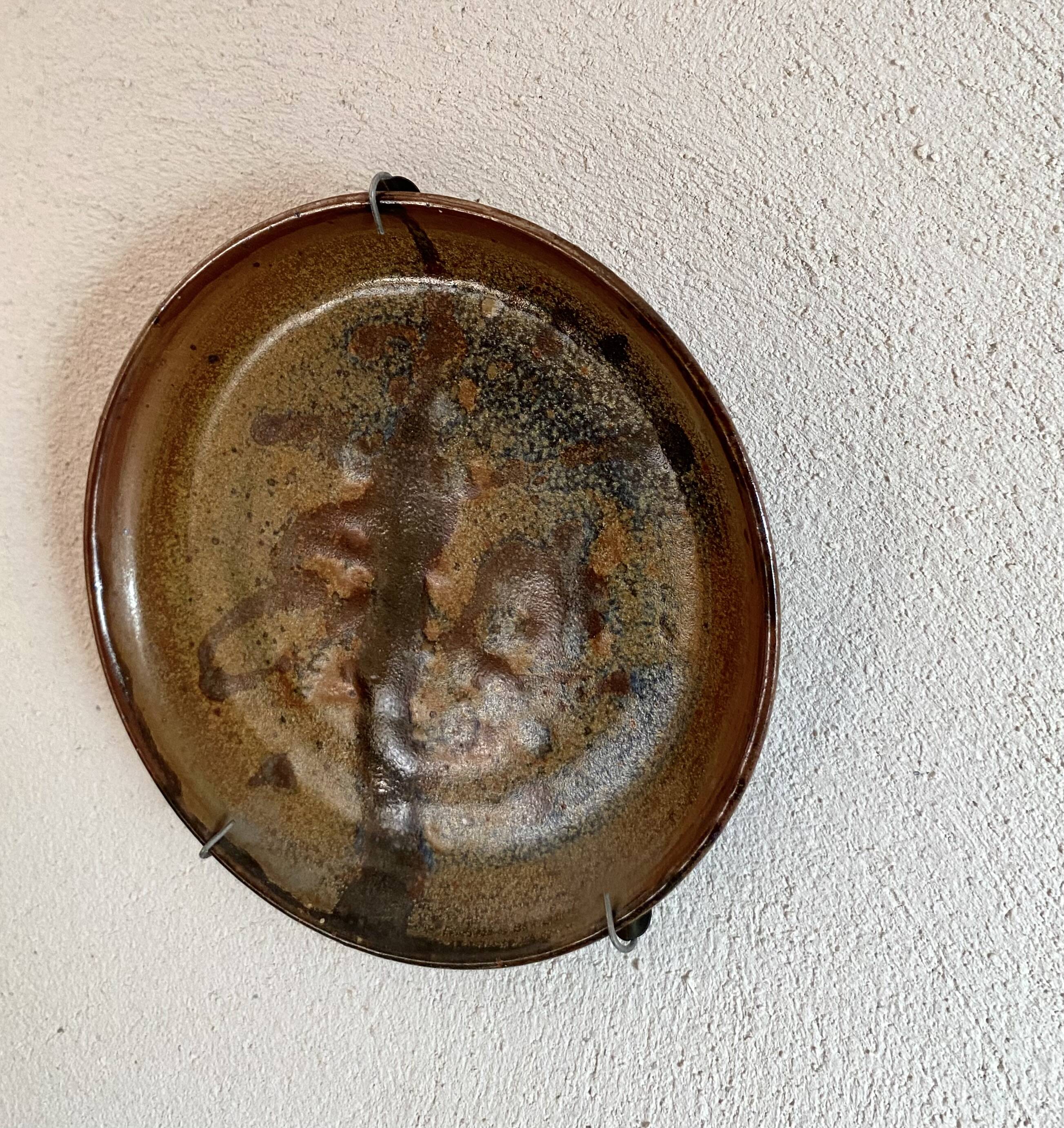 Ceramic wall plate