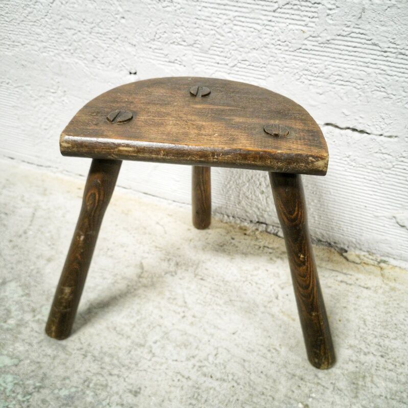 Tripod cowherd stool