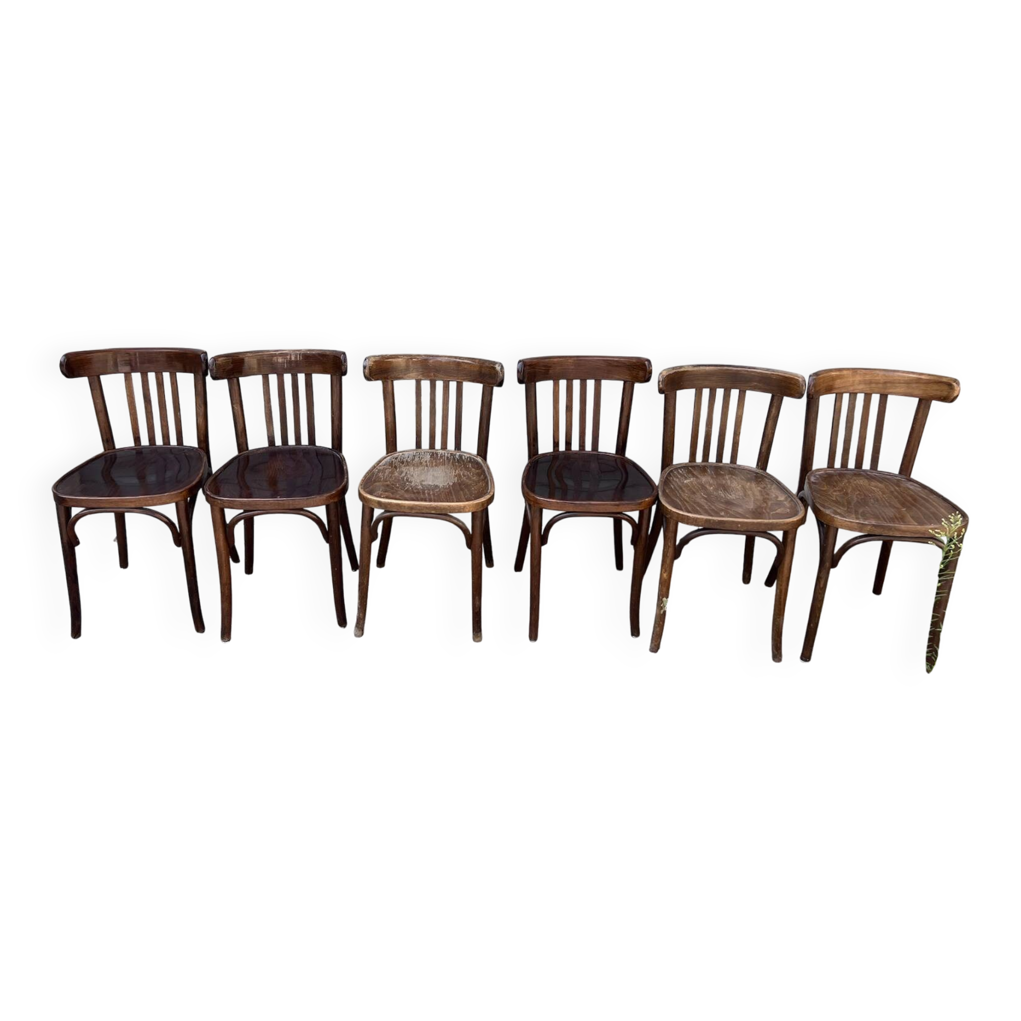 (Lot) 6 wooden bistro chairs