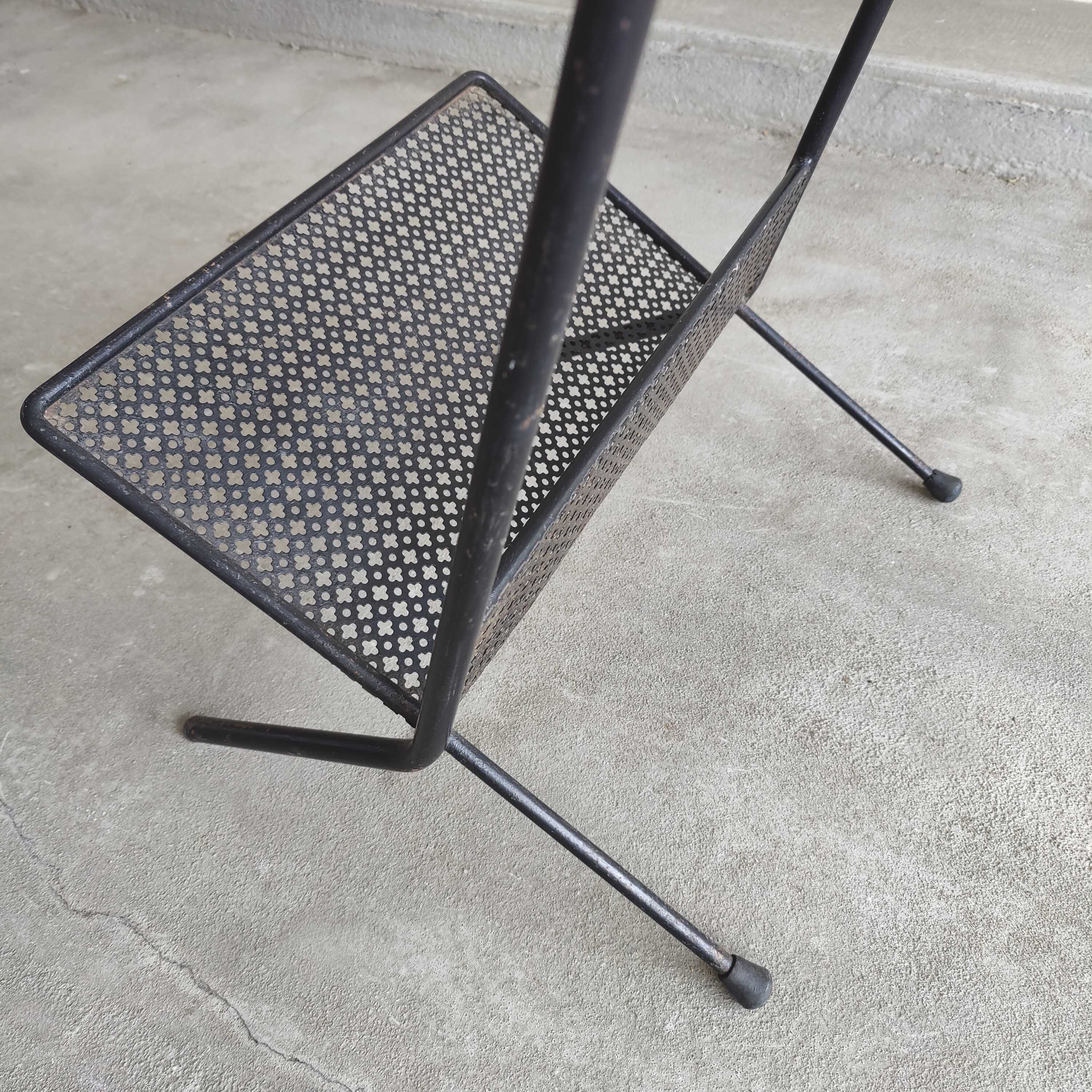 Fifth wheel table magazine holders