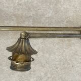 Adjustable wall light in brass and gold metal.