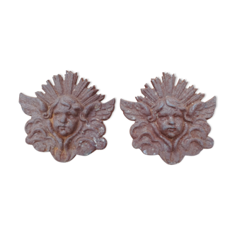 2 cast iron decorations