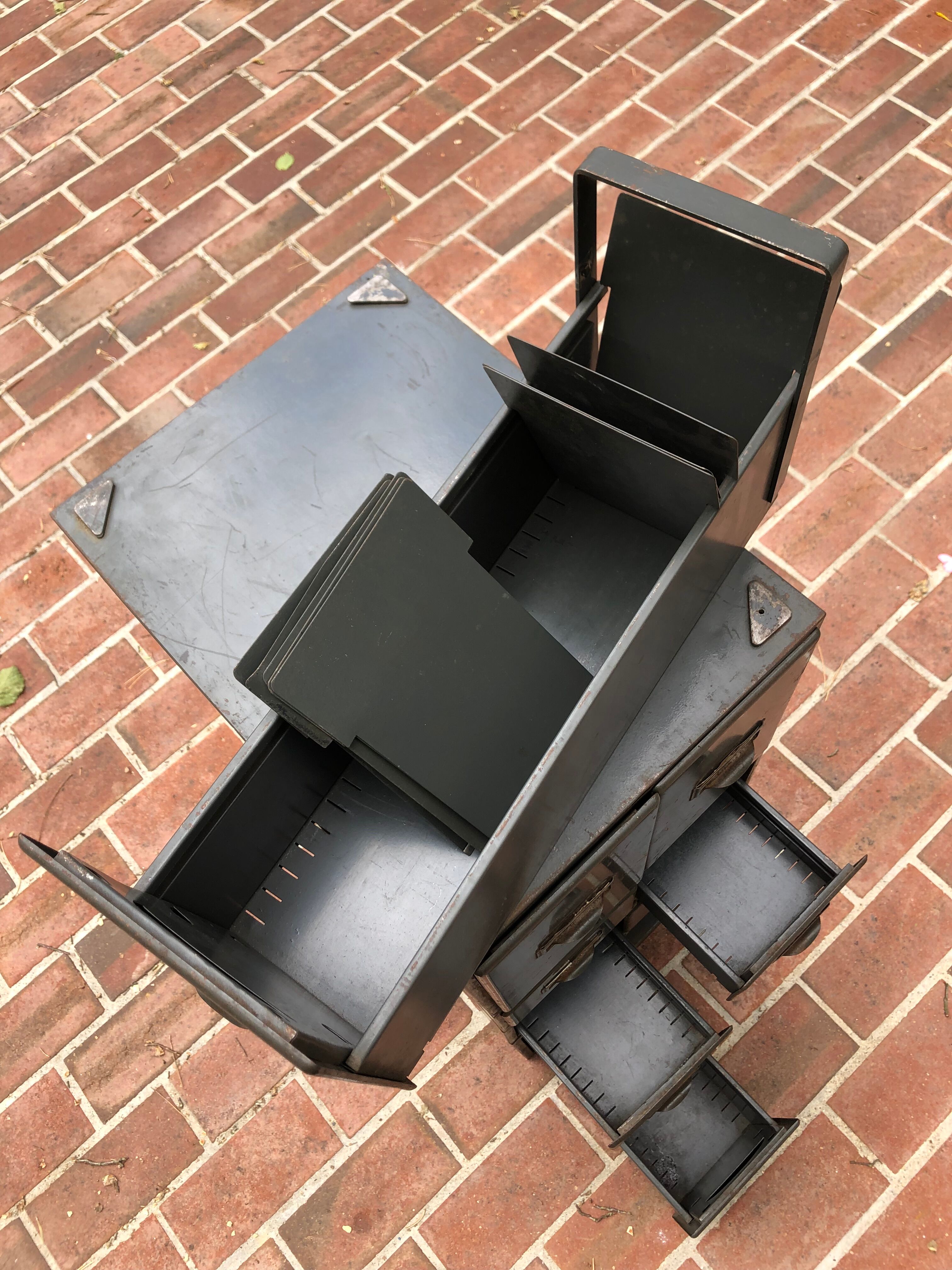 Metal drawer units