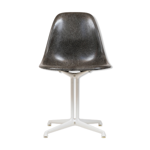 Chaise Eames par herman