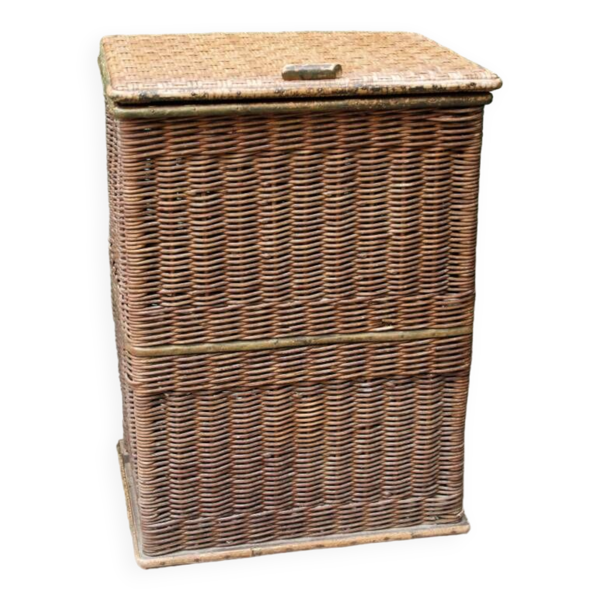 Woven wicker laundry basket