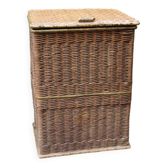 Woven wicker laundry basket