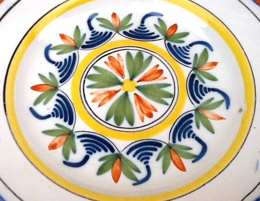 Assiette XIXème Lunéville faïence polychrome à décor floral