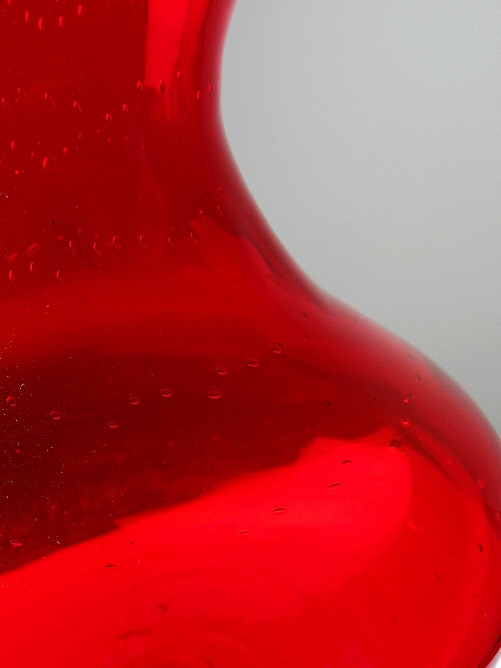 Vintage blown glass vase with "controlled" bubbles in red and yellow, 1960s-1970s.