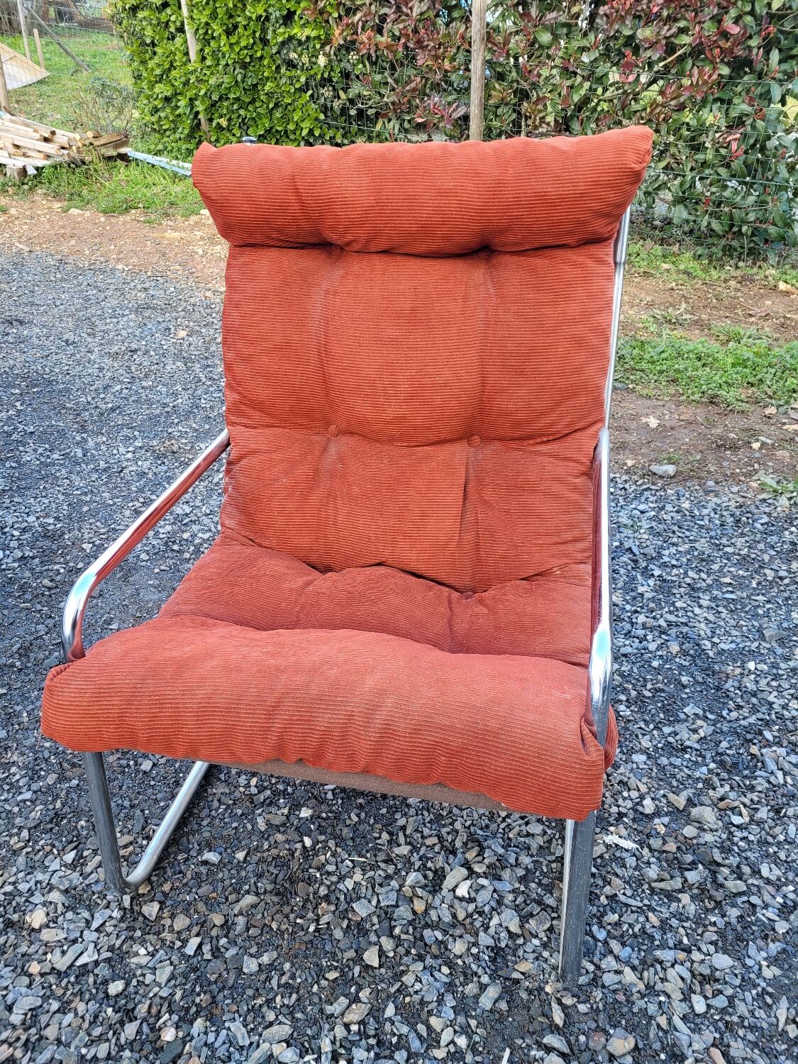Brick velvet armchair