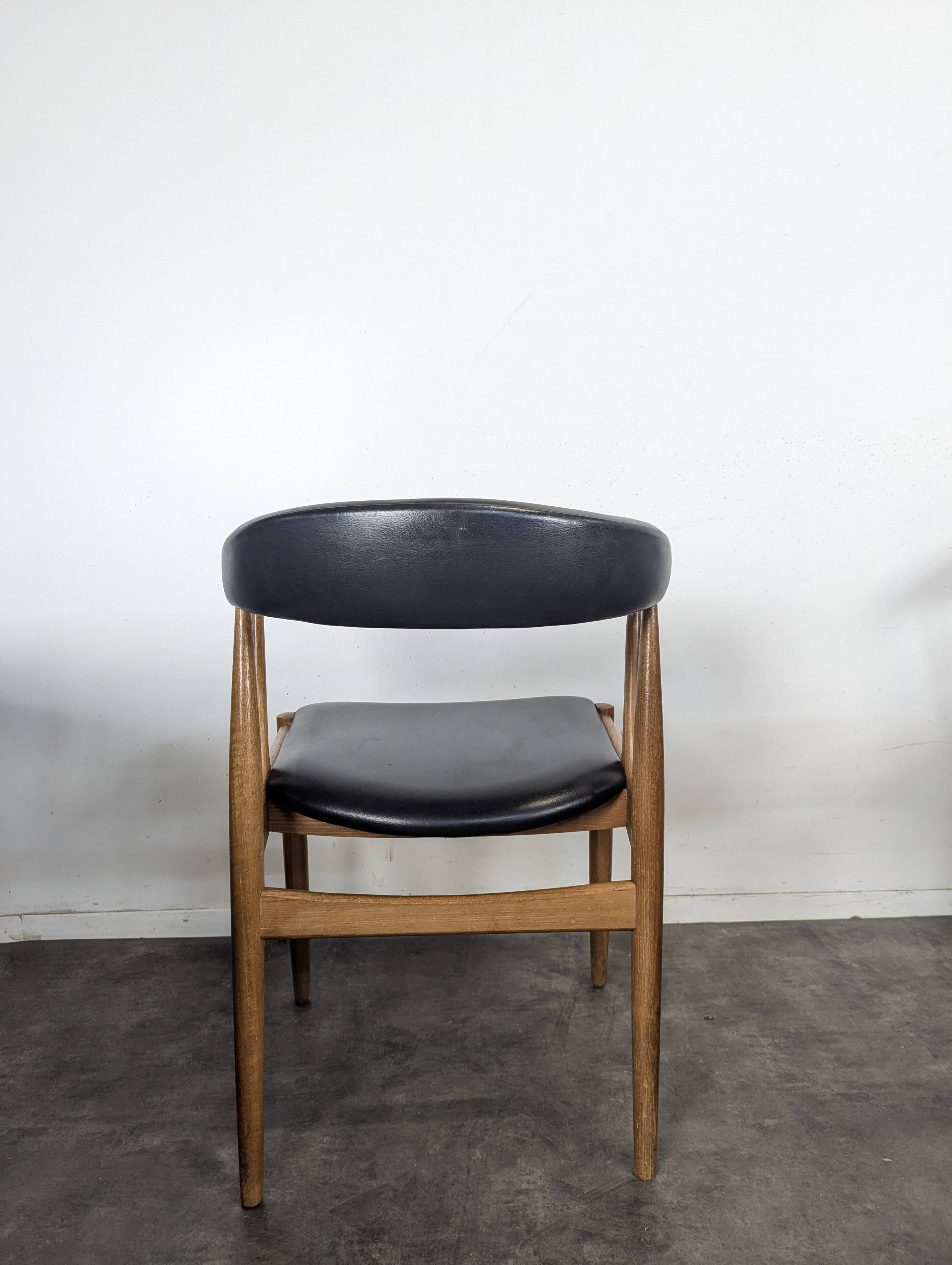Set of 6 BA113 chairs by Johannes Andersen for Brdr. Andersens Møbelfabrik in teak and black skai.