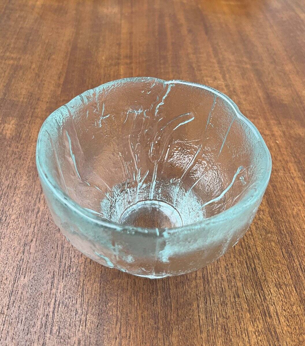 Modern glass bowl from the mid-century by Heiniä Kainalossa for Humppila, Finland, 1960s.