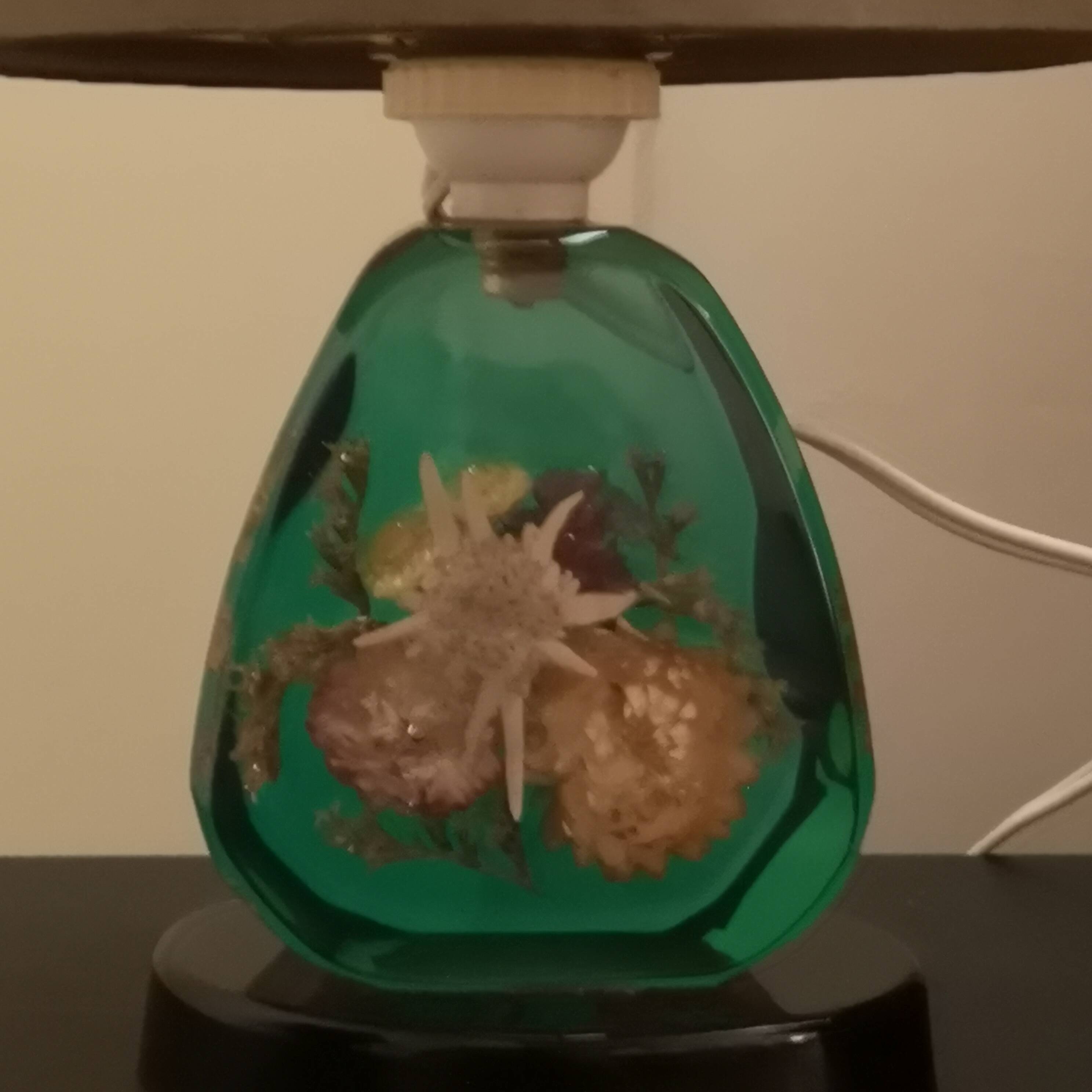 vintage 1960 lamp in lucite - inclusion of dried flowers & edelweiss - retro