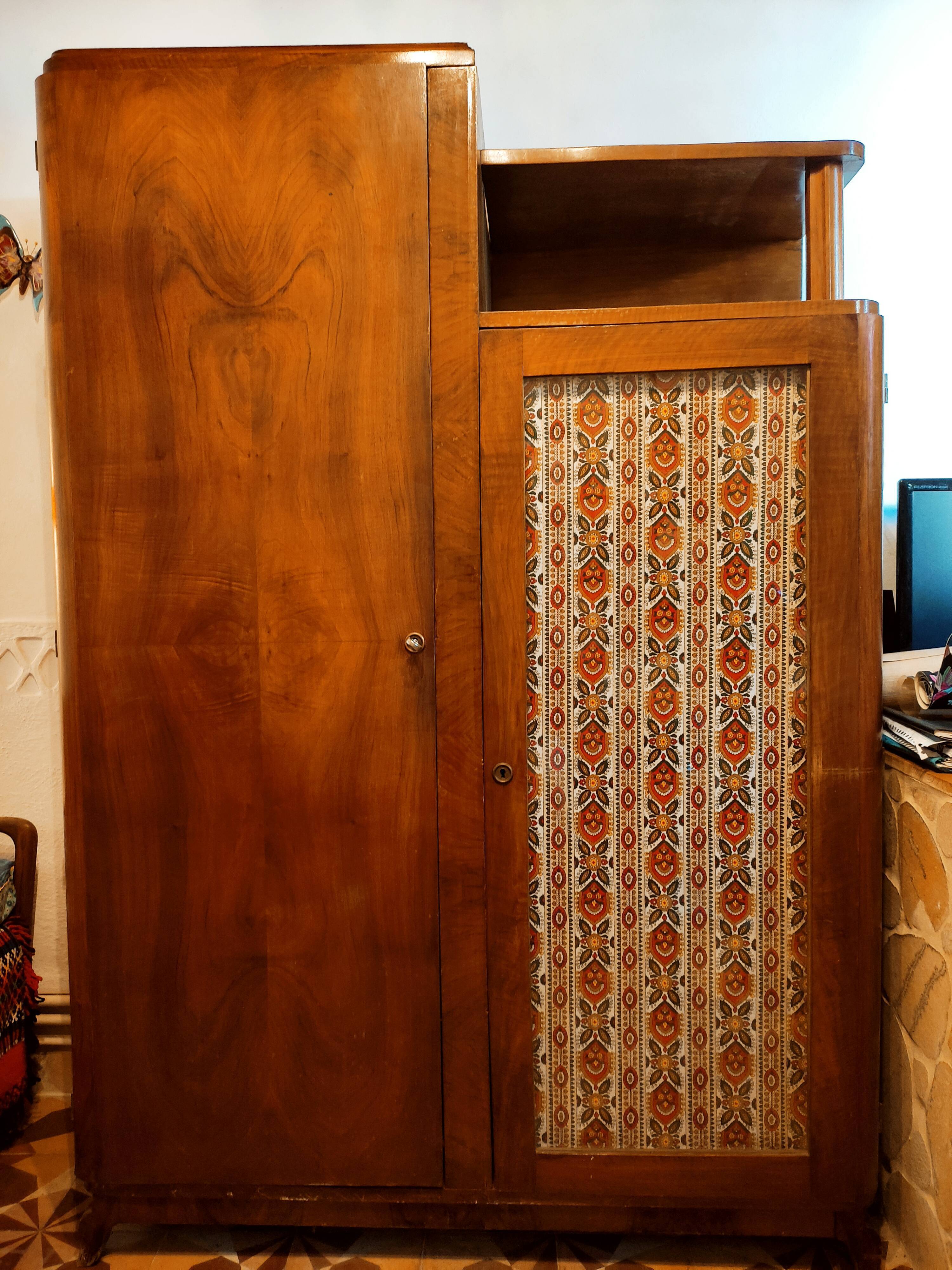 Armoire asymétrique art deco