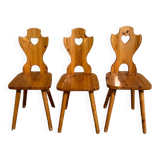 Curva Cuore chairs in the style of zip lines