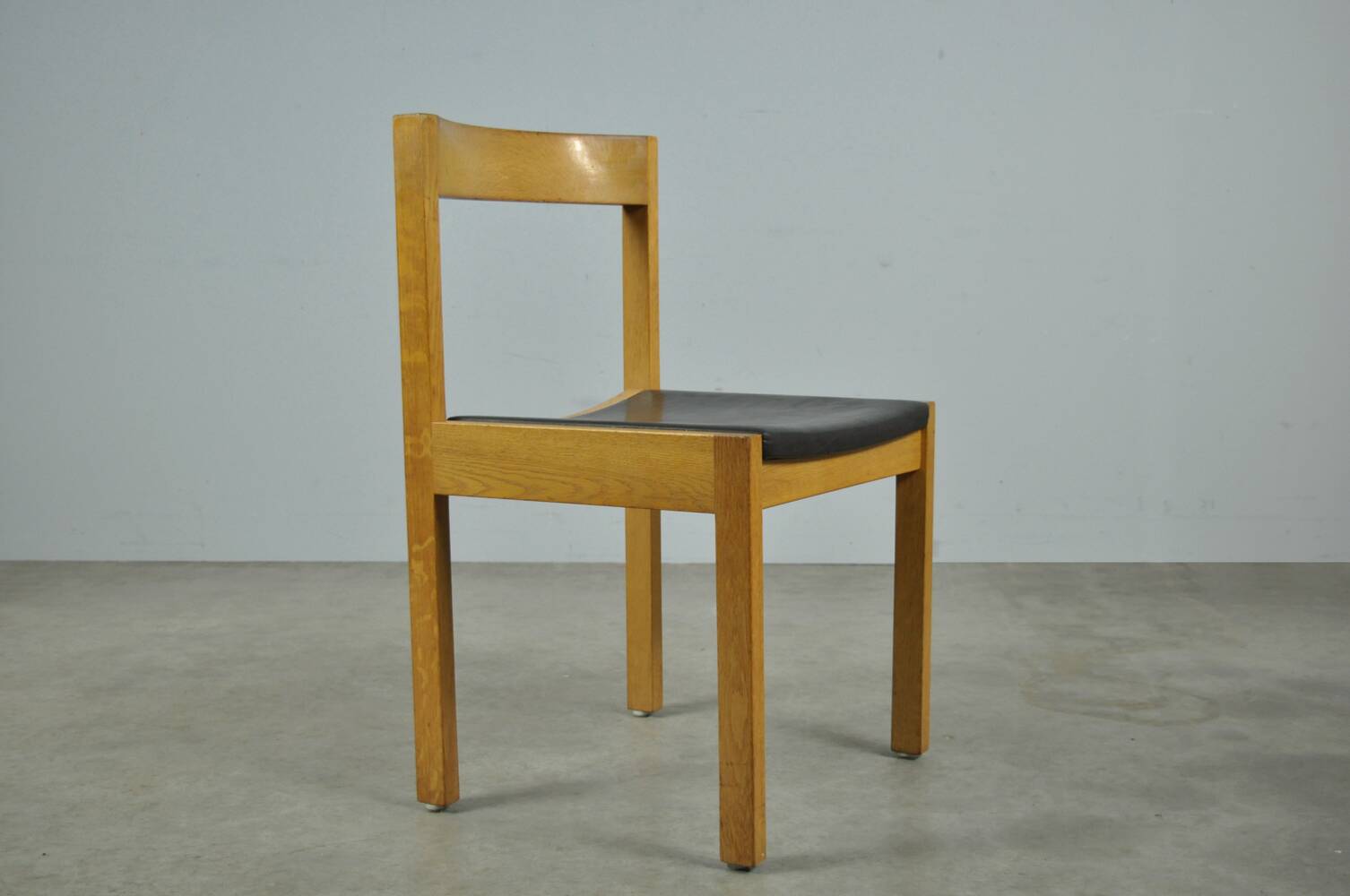 Vintage oak DUTCH DESIGN dining chairs in modern minimalist style, 1960s