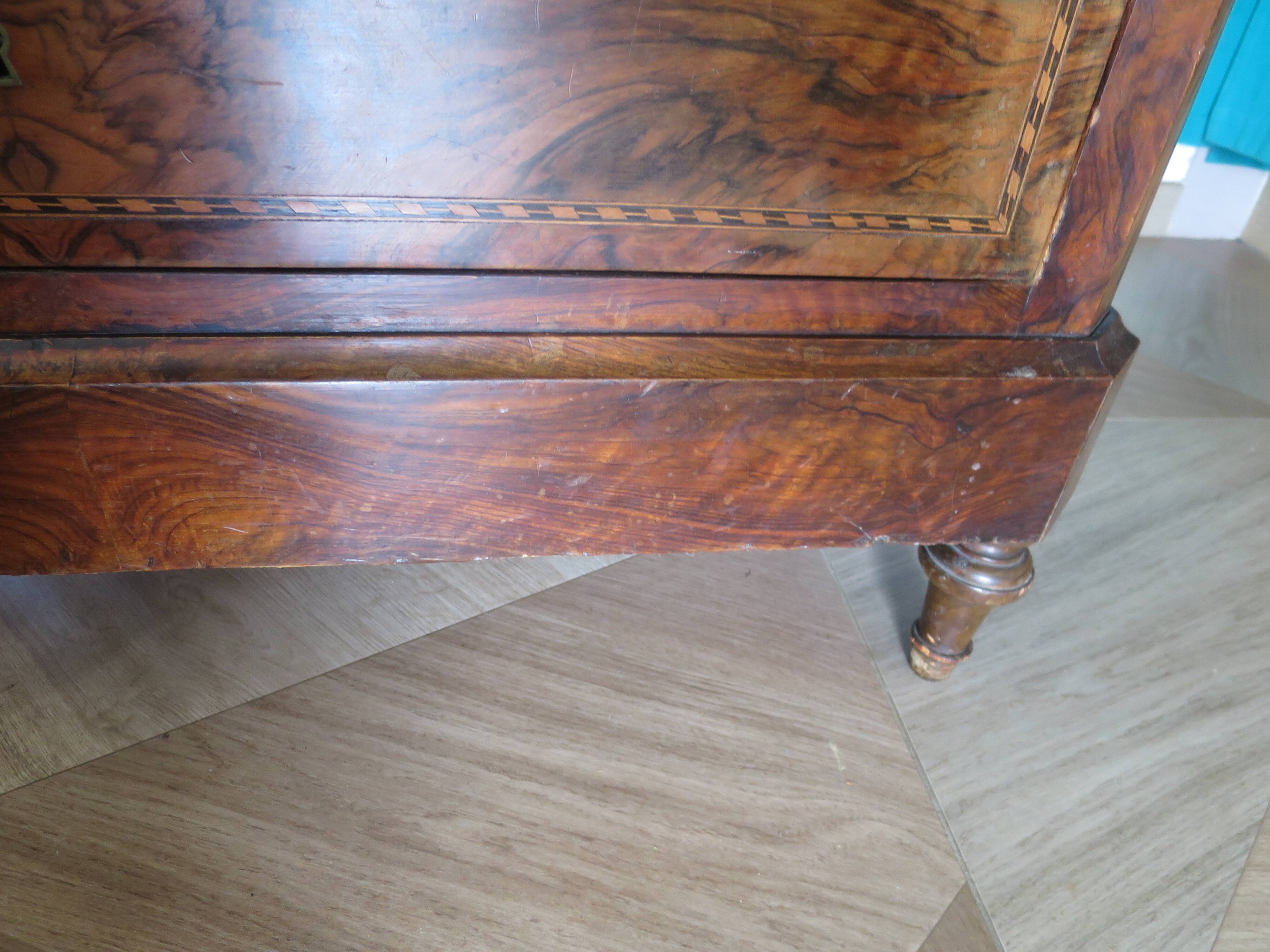 Antique oak burr chest of drawers - 4 drawers - marquetry inlay from the early 21st century
