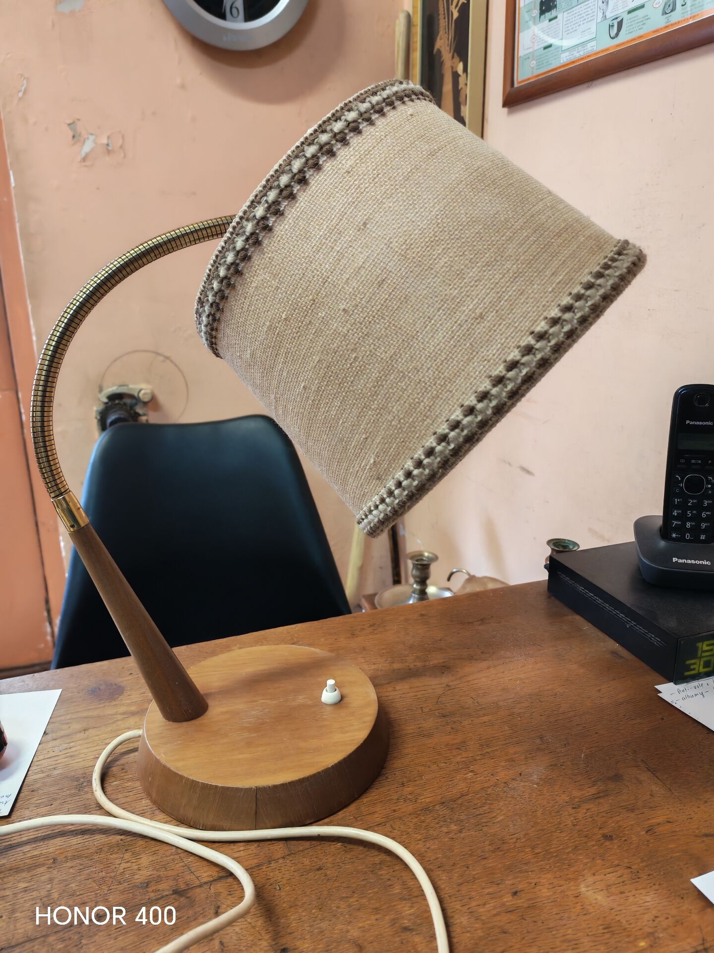 Temde Leuchten desk lamp with a gooseneck in teak, 1960s design.