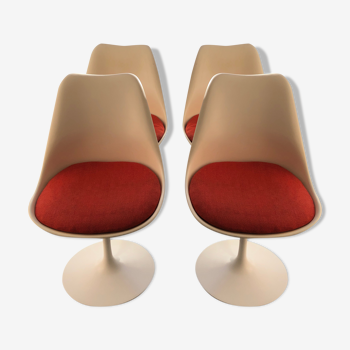 4 chairs by Eero Saarinen Knoll edition