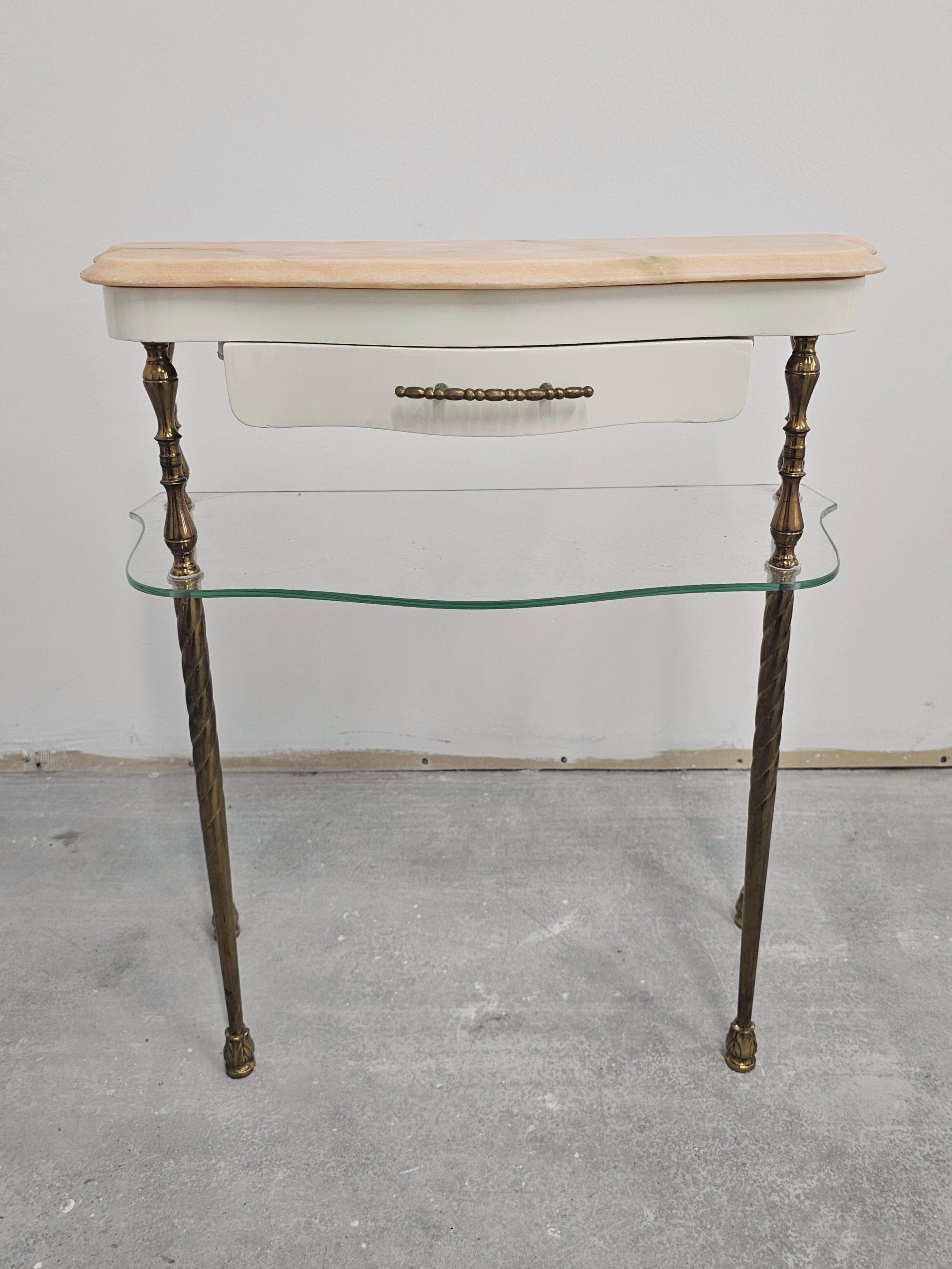 Paire de tables de chevet Hollywood Regency en bronze avec dessus en marbre