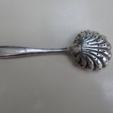 Cuillère saupoudreuse en métal argenté Ercuis