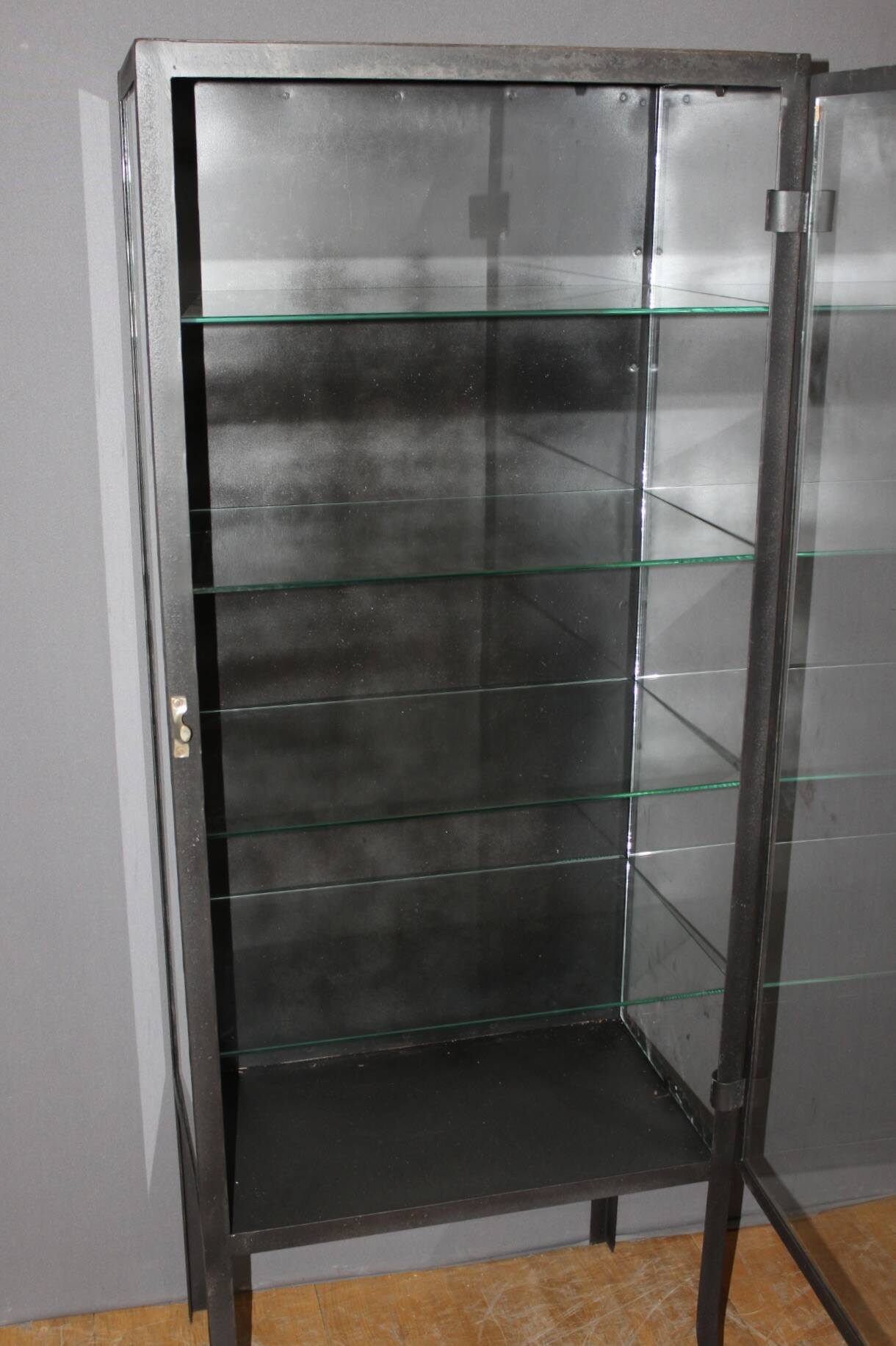 Metal medical display case, circa 1940