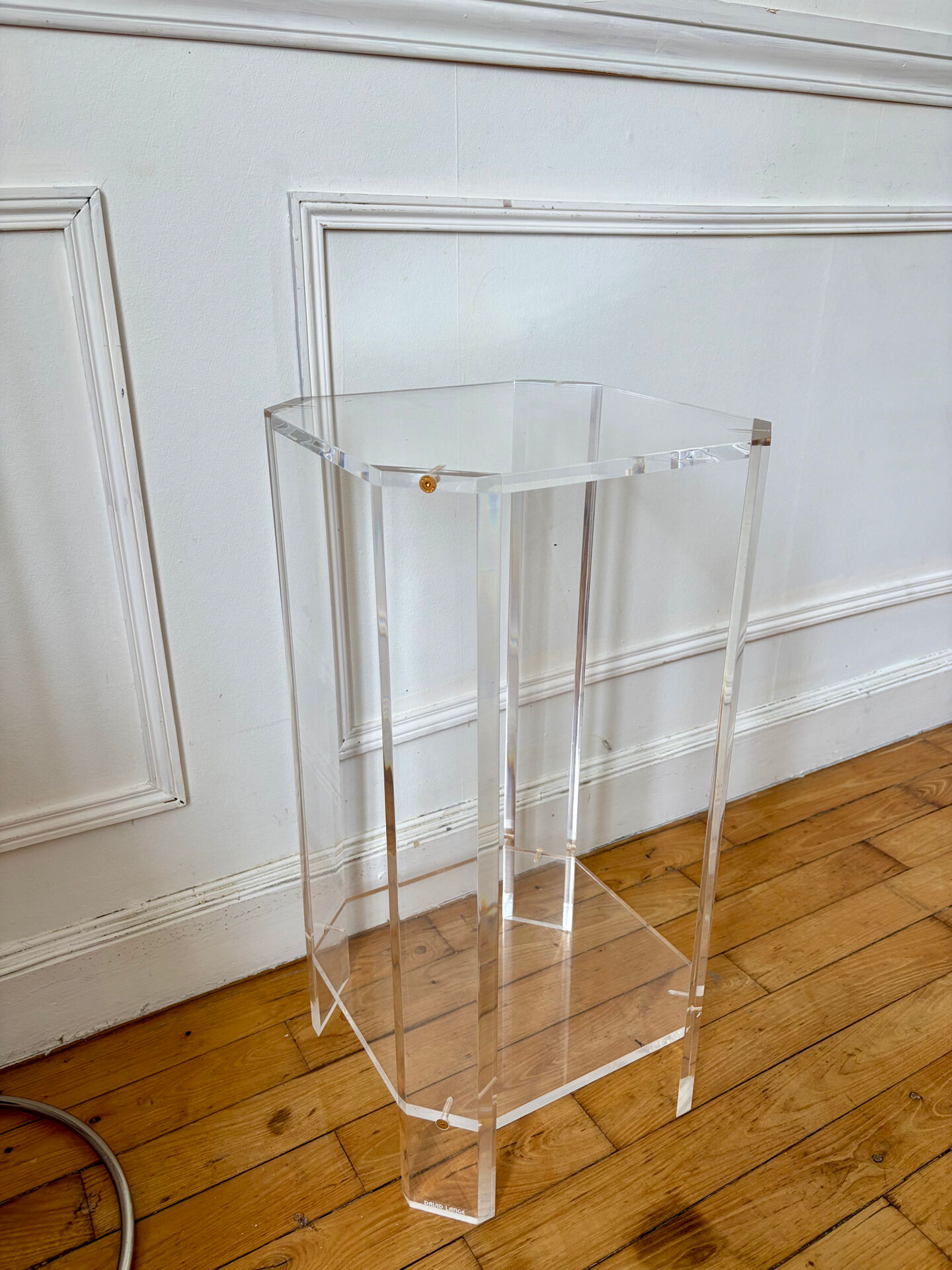 Plexiglass pedestal David Lange
