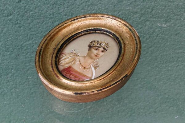 Portrait miniature, style premier Empire, signé H. Roux