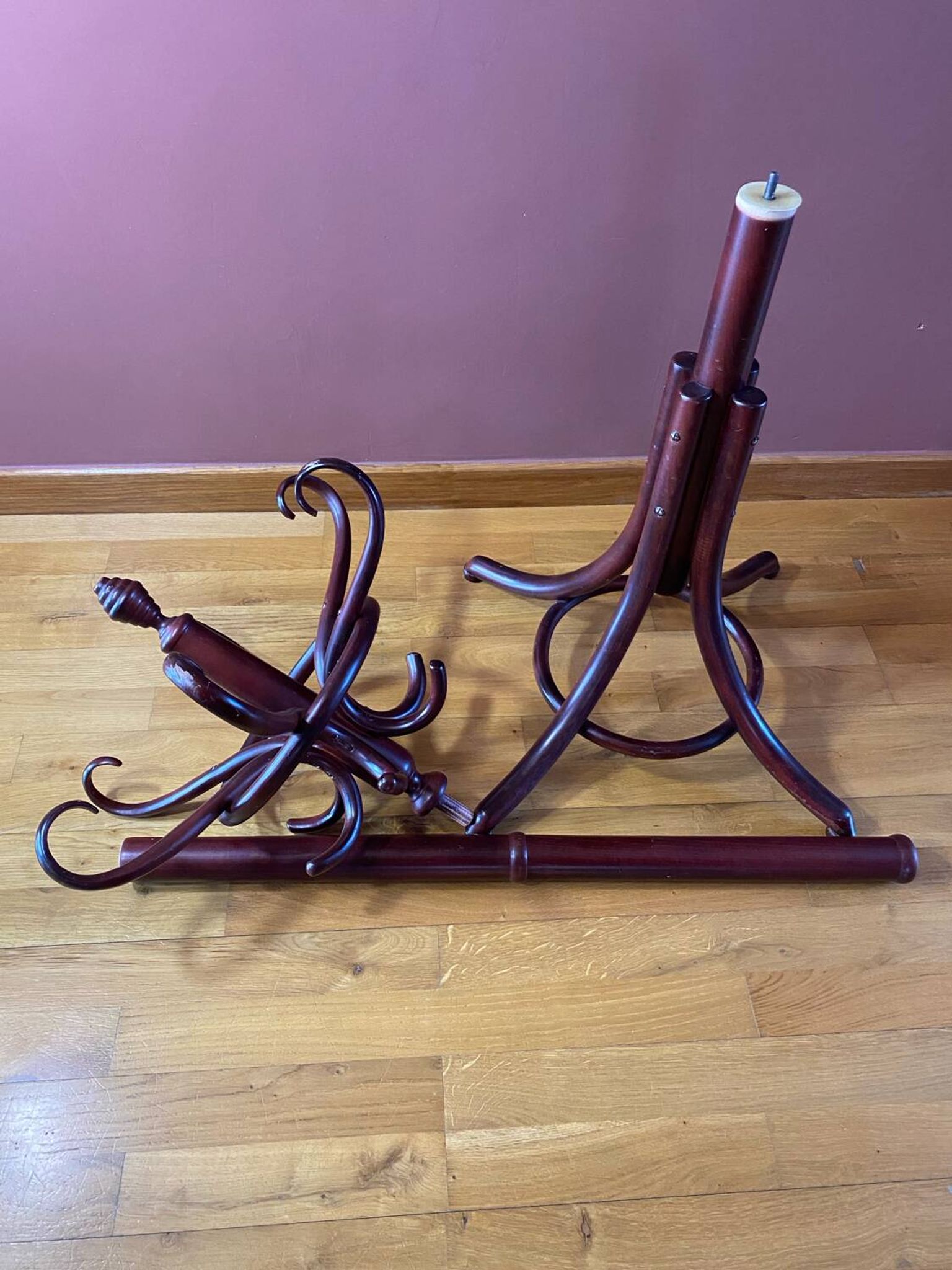 Coat rack on curved wooden stand, Baumann or Thonet style parrot
