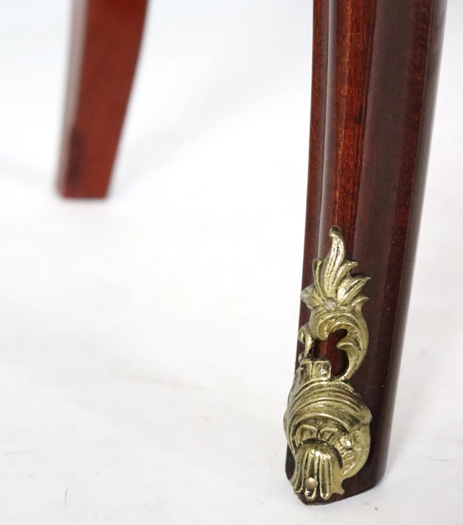 Commode bombée avec plateau en marbre, Ryden möbler AB, Nybro (Suède)