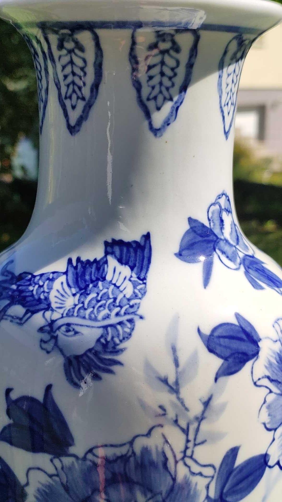 Asian/Chinese baluster vase in glazed ceramic. Decorated with floral motifs/Exotic birds
