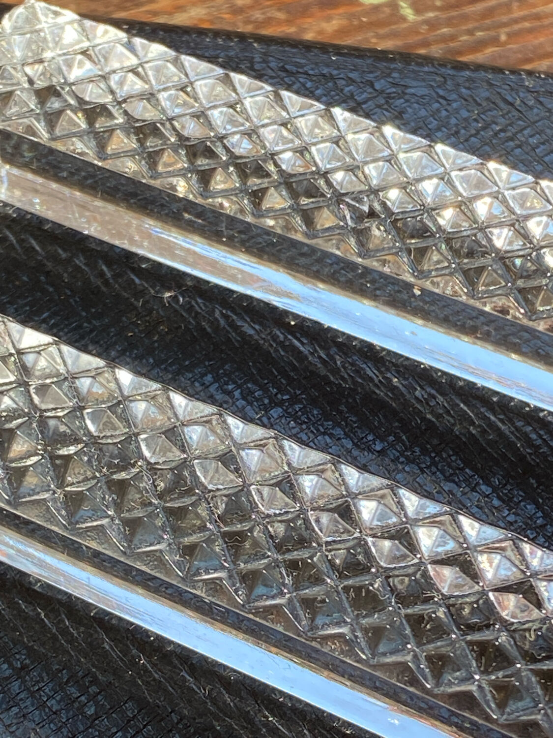 Crystal knife rest, diamond tip