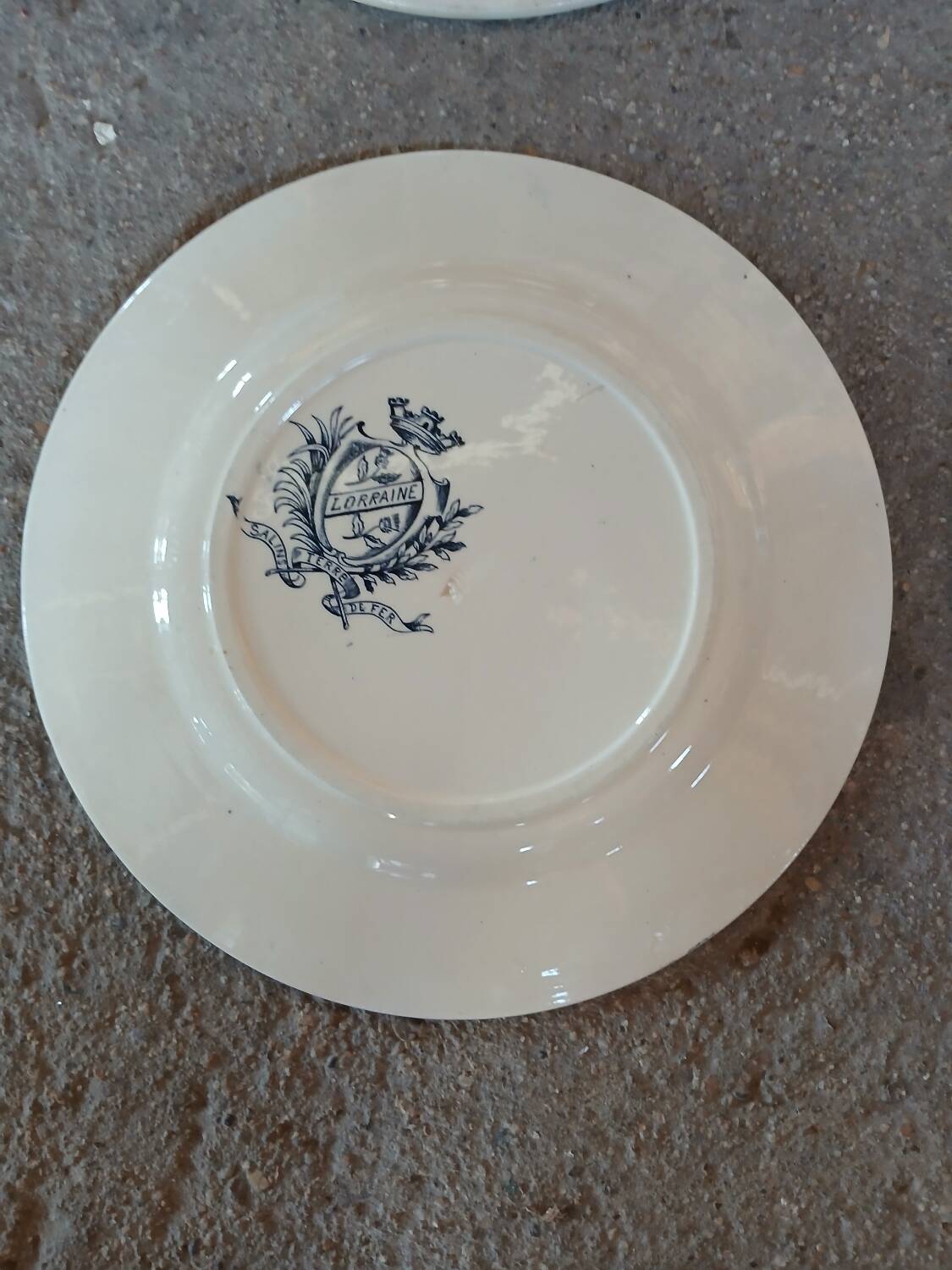 6 Terre de Fer "Lorraine" dessert plates