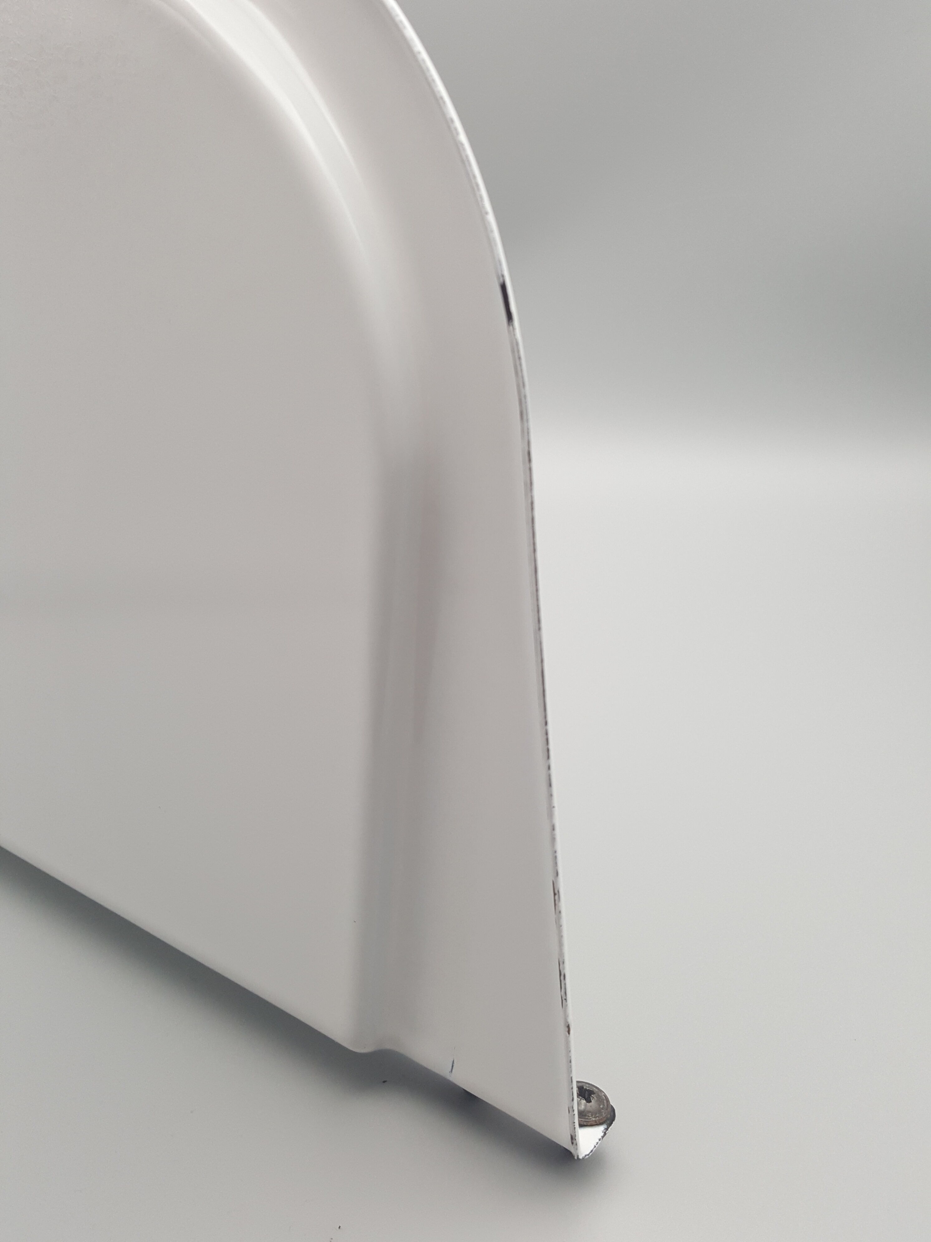 Wall shelf enamelled