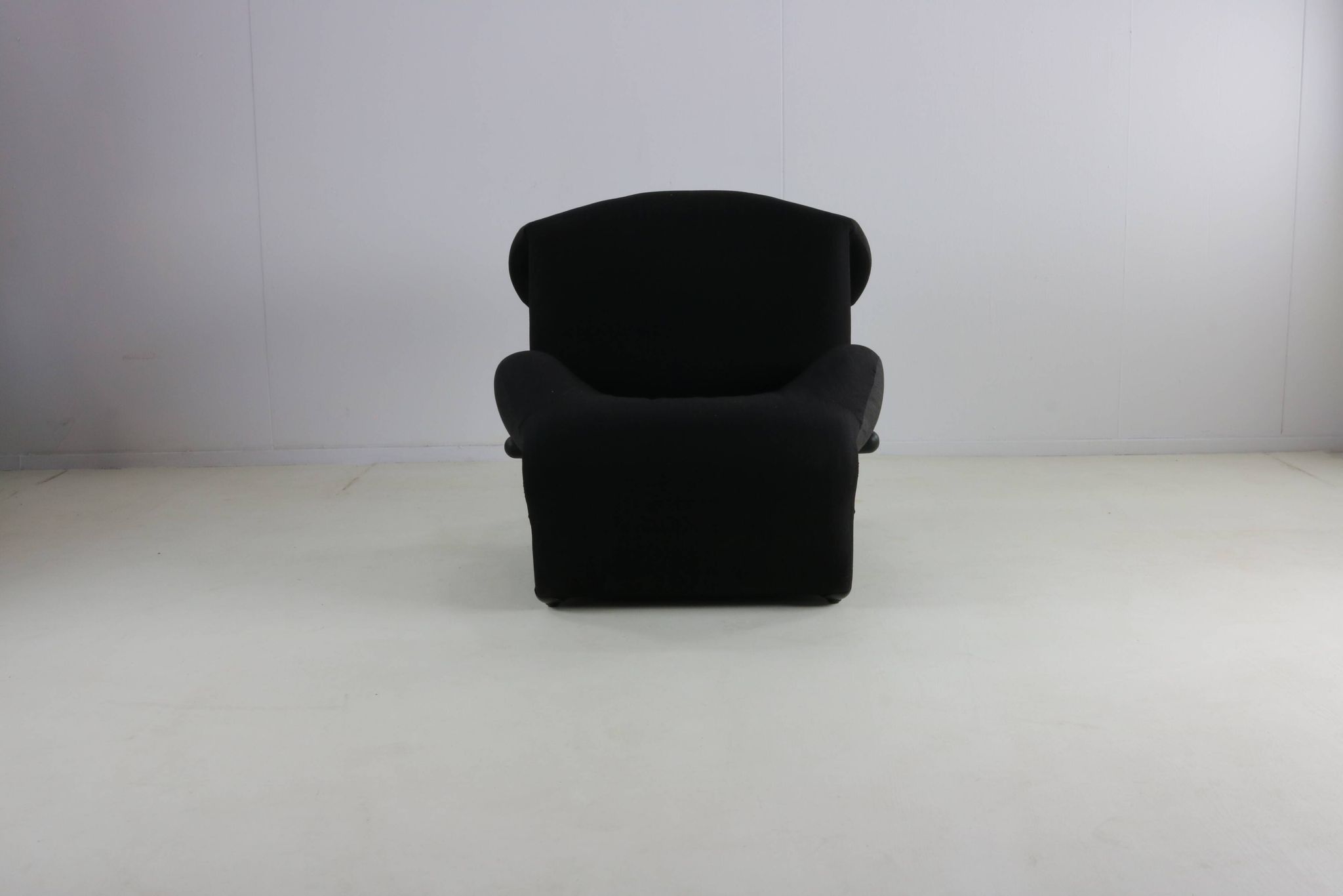 Eighties design easy chair / chaise-longue by Toshiyuki Kita for Cassina