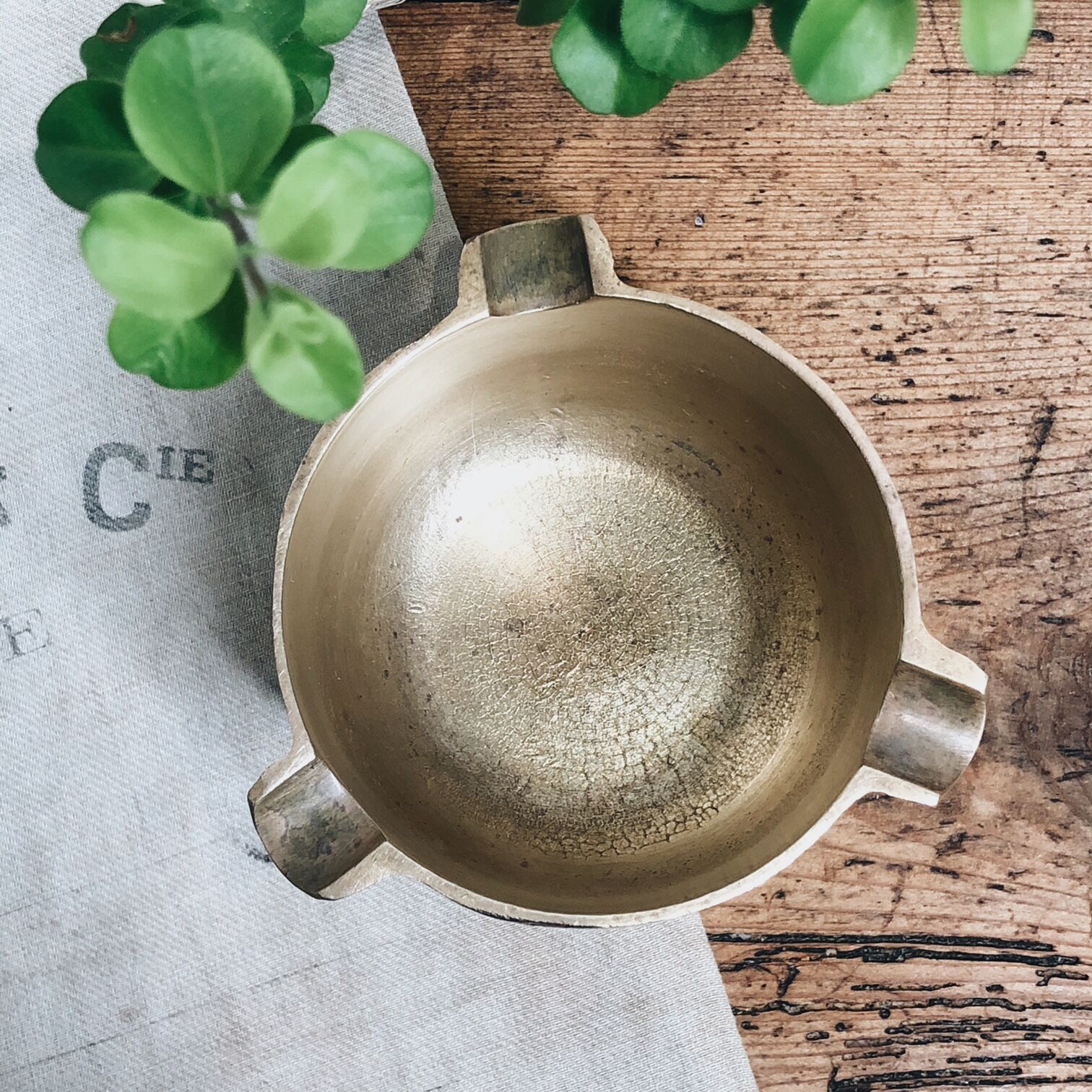 Brass ashtray 3 notches