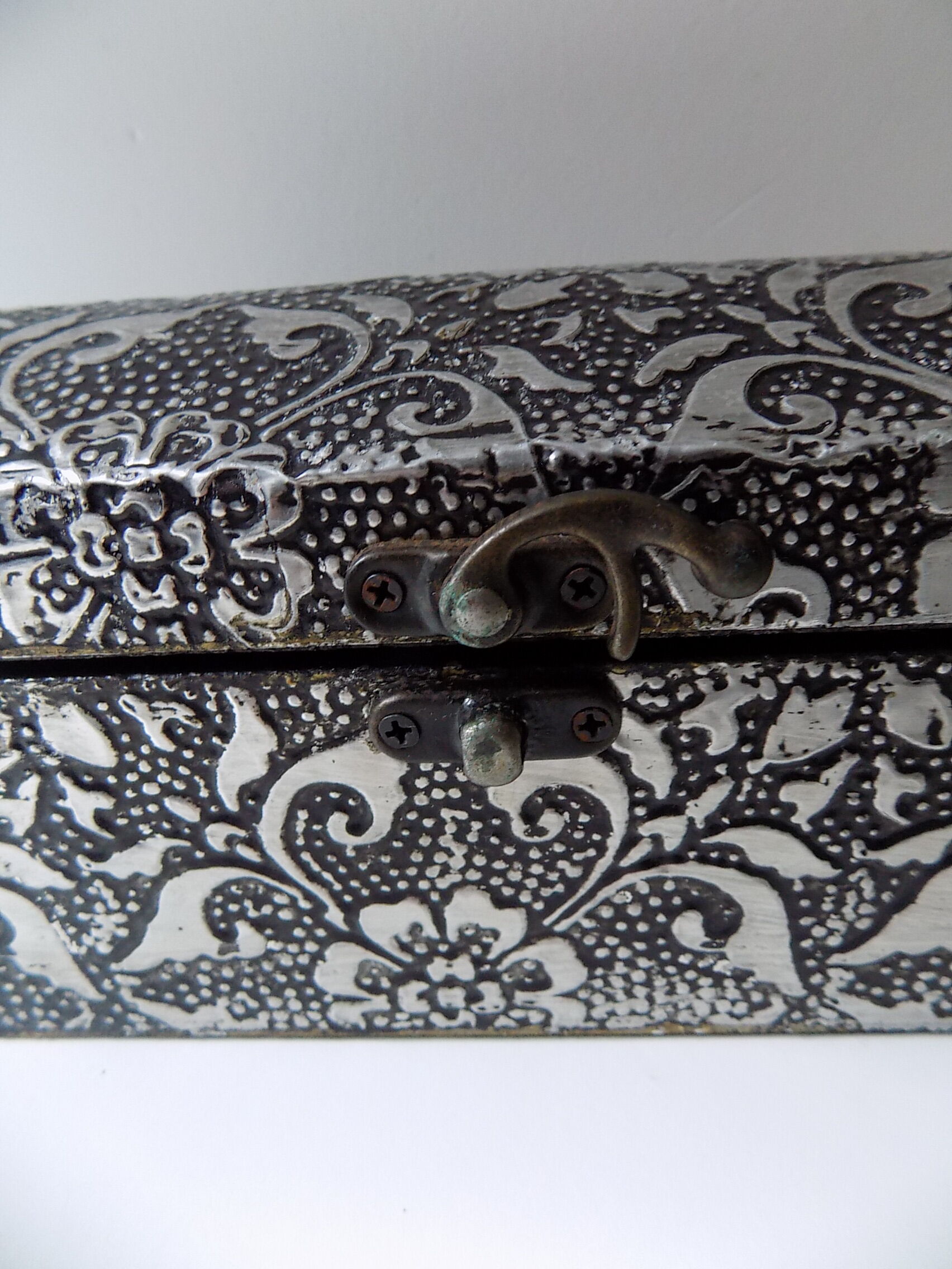 Silver metal jewelry box