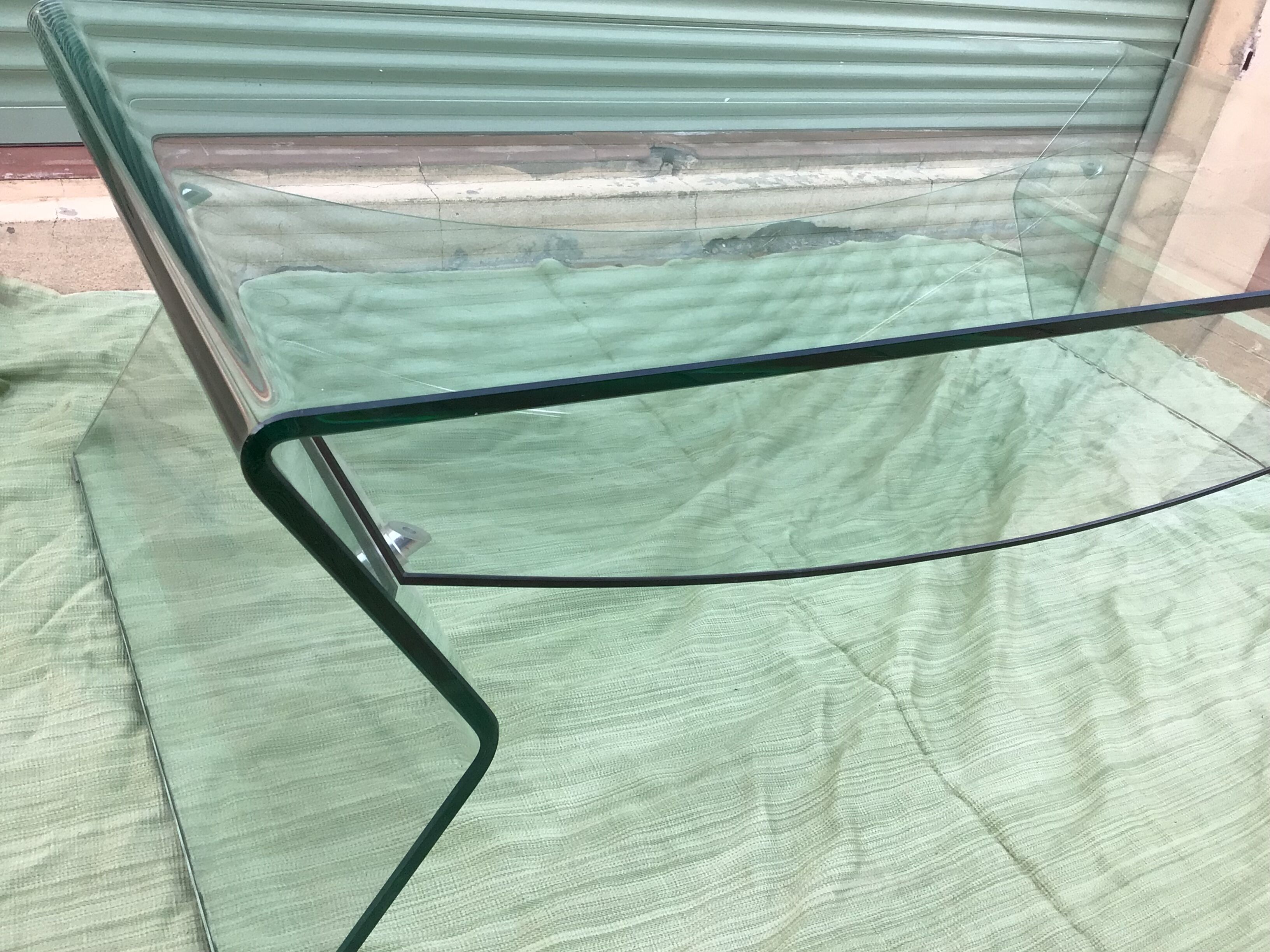 Table basse en verre courbe XXe