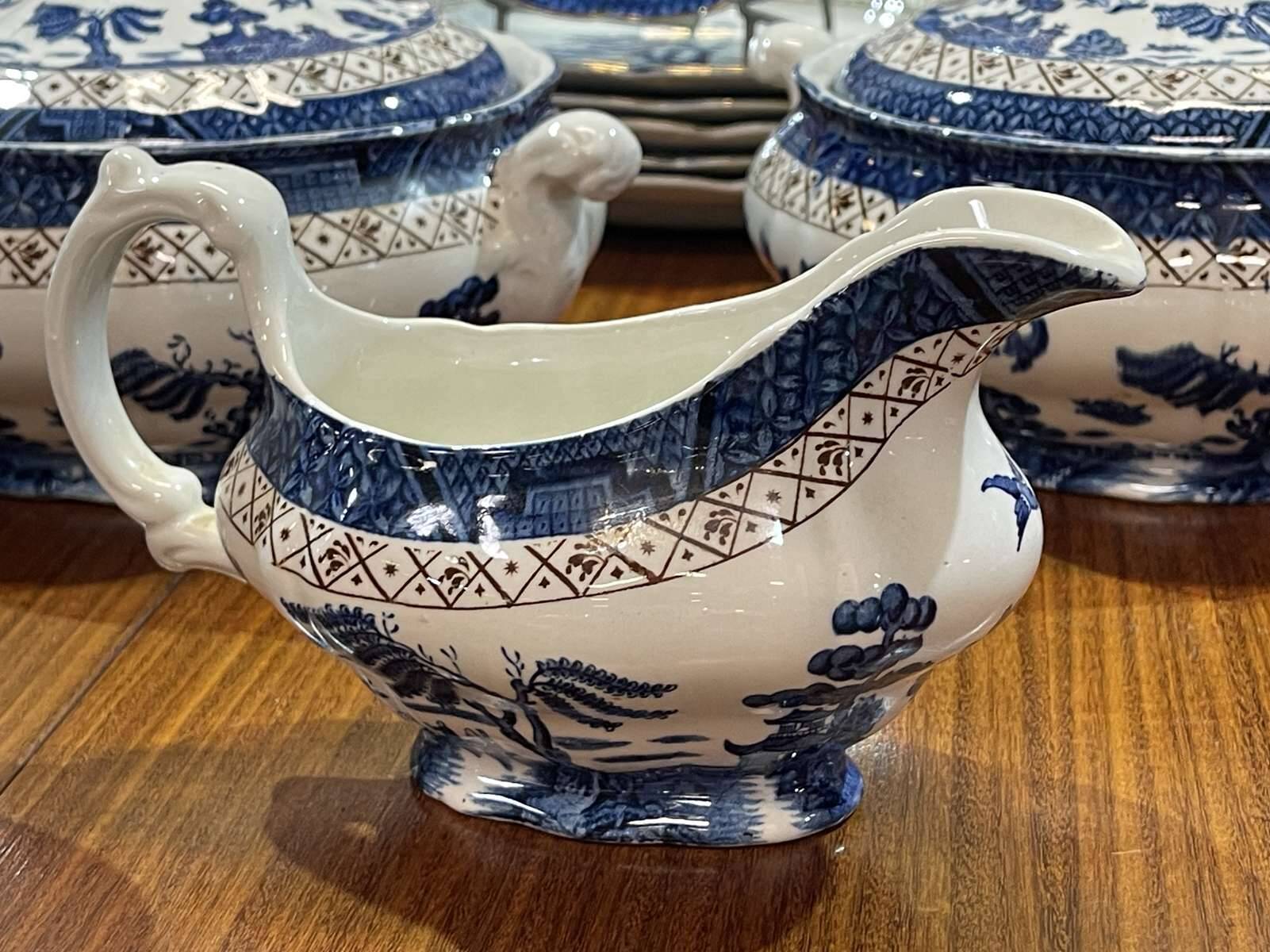 REAL OLD WILLOW English Porcelain Dinner Service - 27 pieces