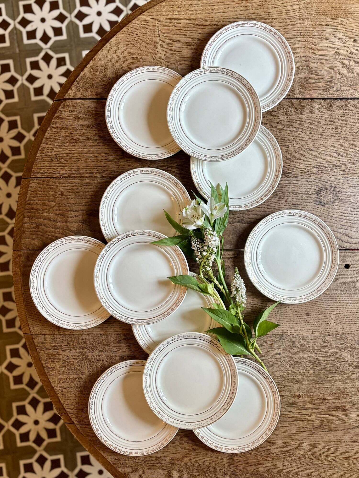Lot de 12 assiettes à dessert vintage blanches et dorées Céranord