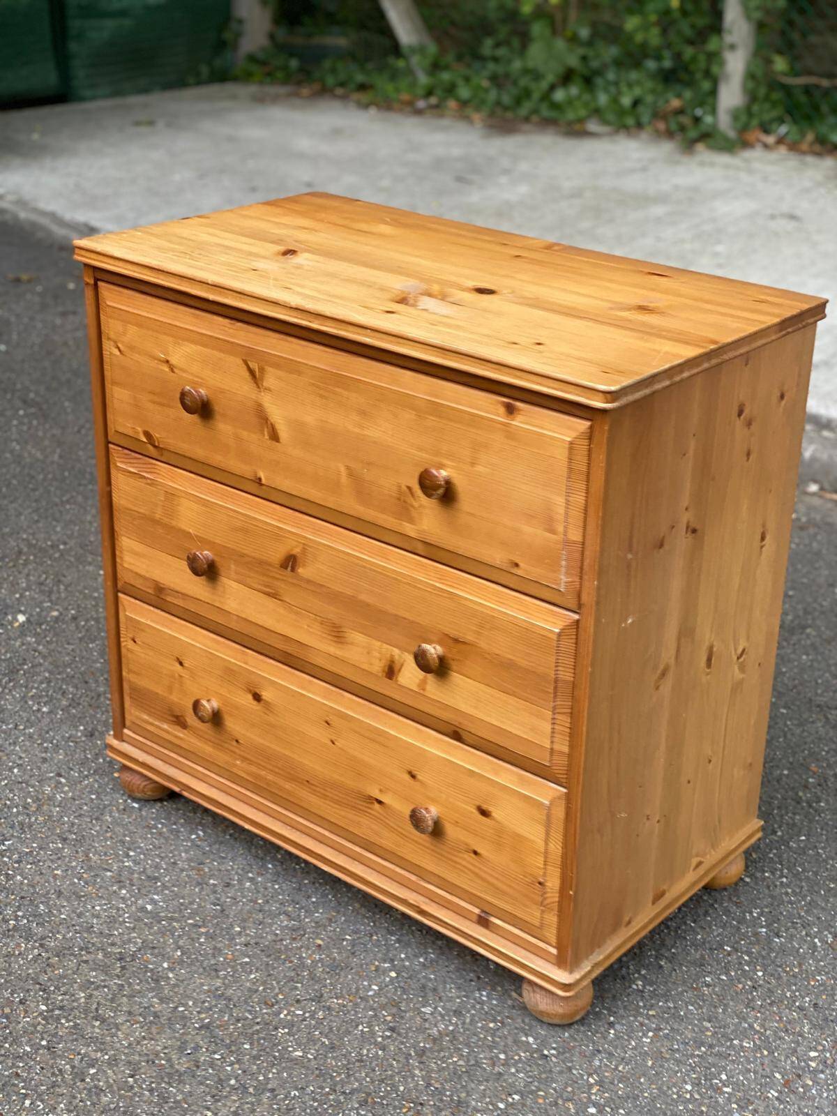 Scandinavian chest of drawers with 3 solid wood drawers